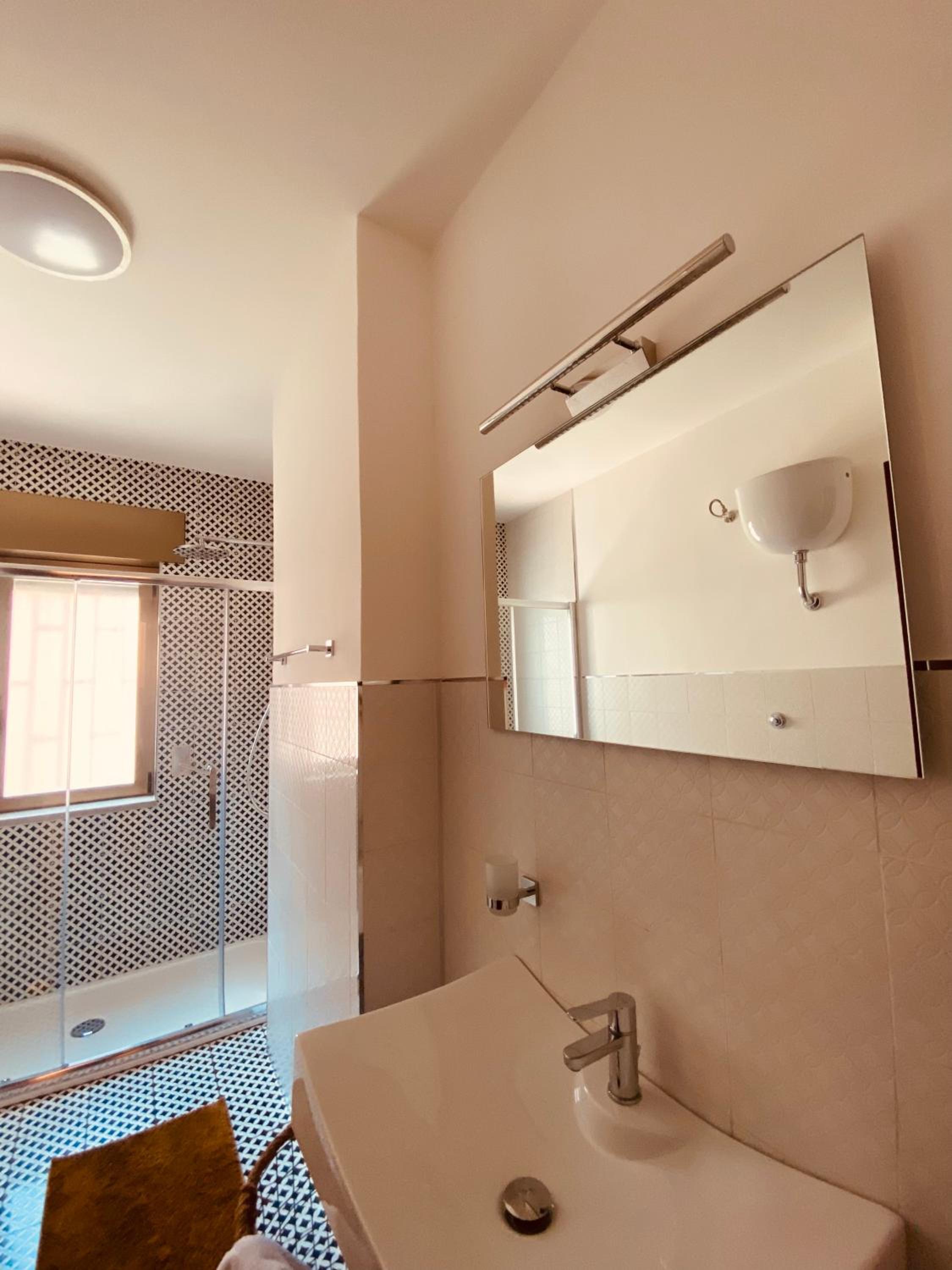 Double Room with Balcony (2 Adults + 1 Child) - Photo 6