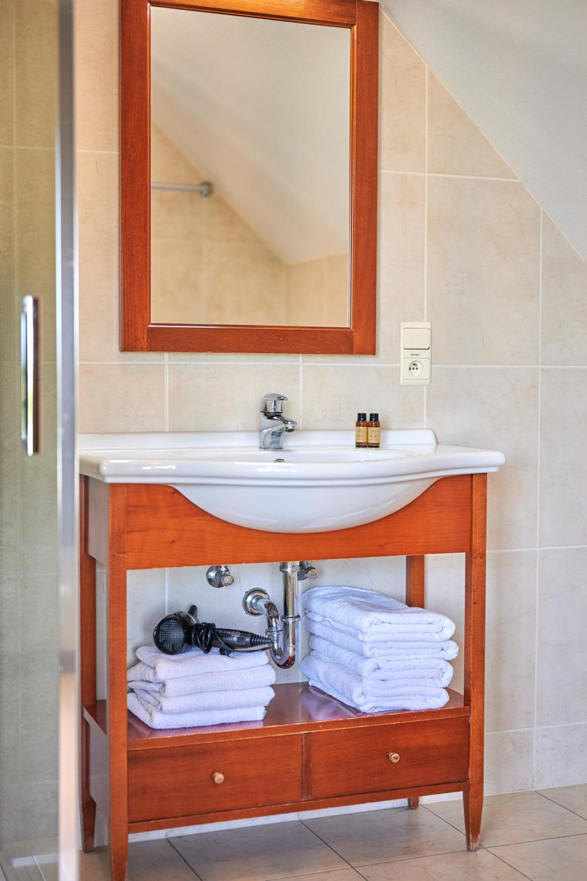 Family Room with Private Bathroom photo 2