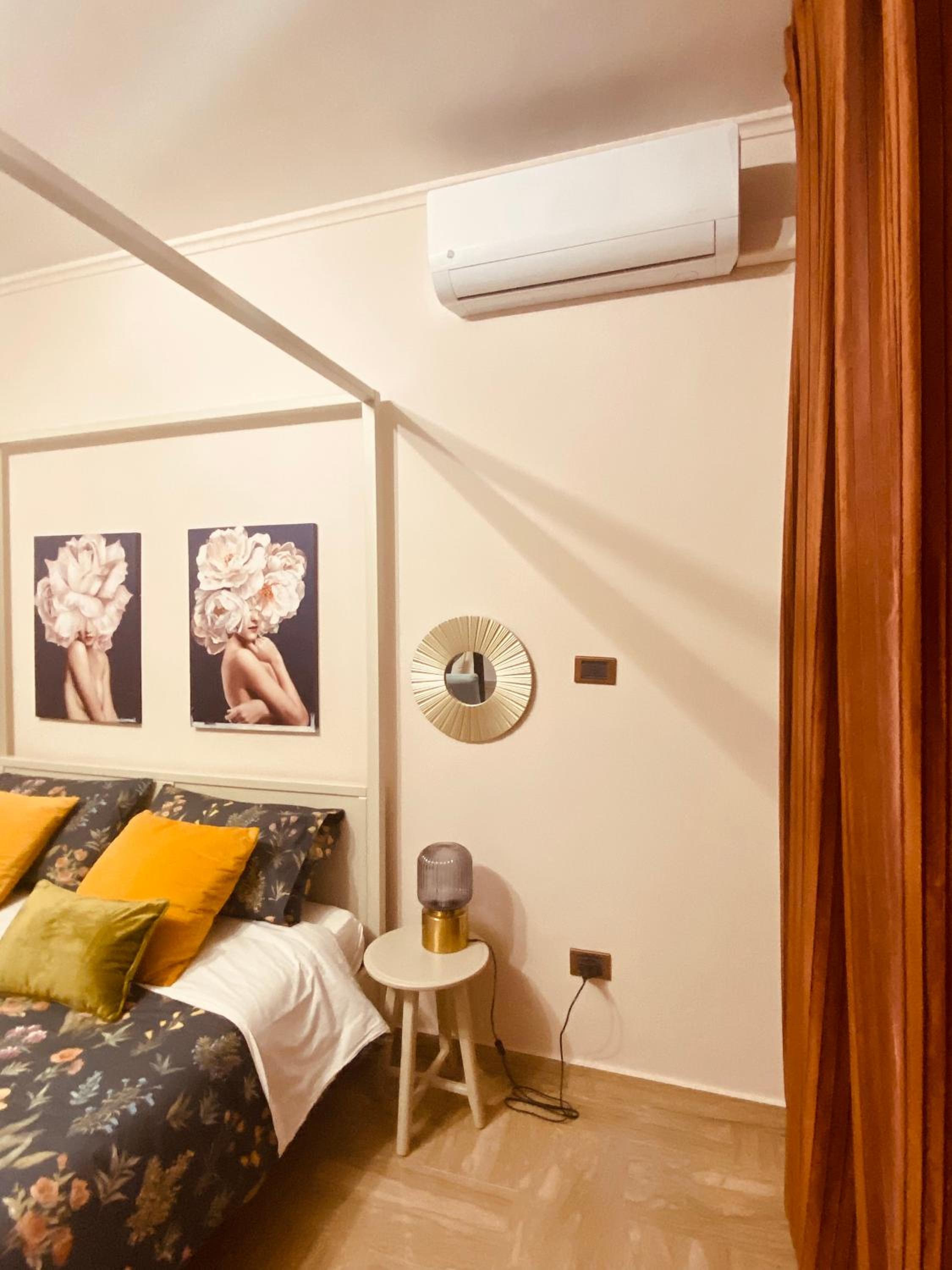 Deluxe Double Room with Balcony - Photo 3
