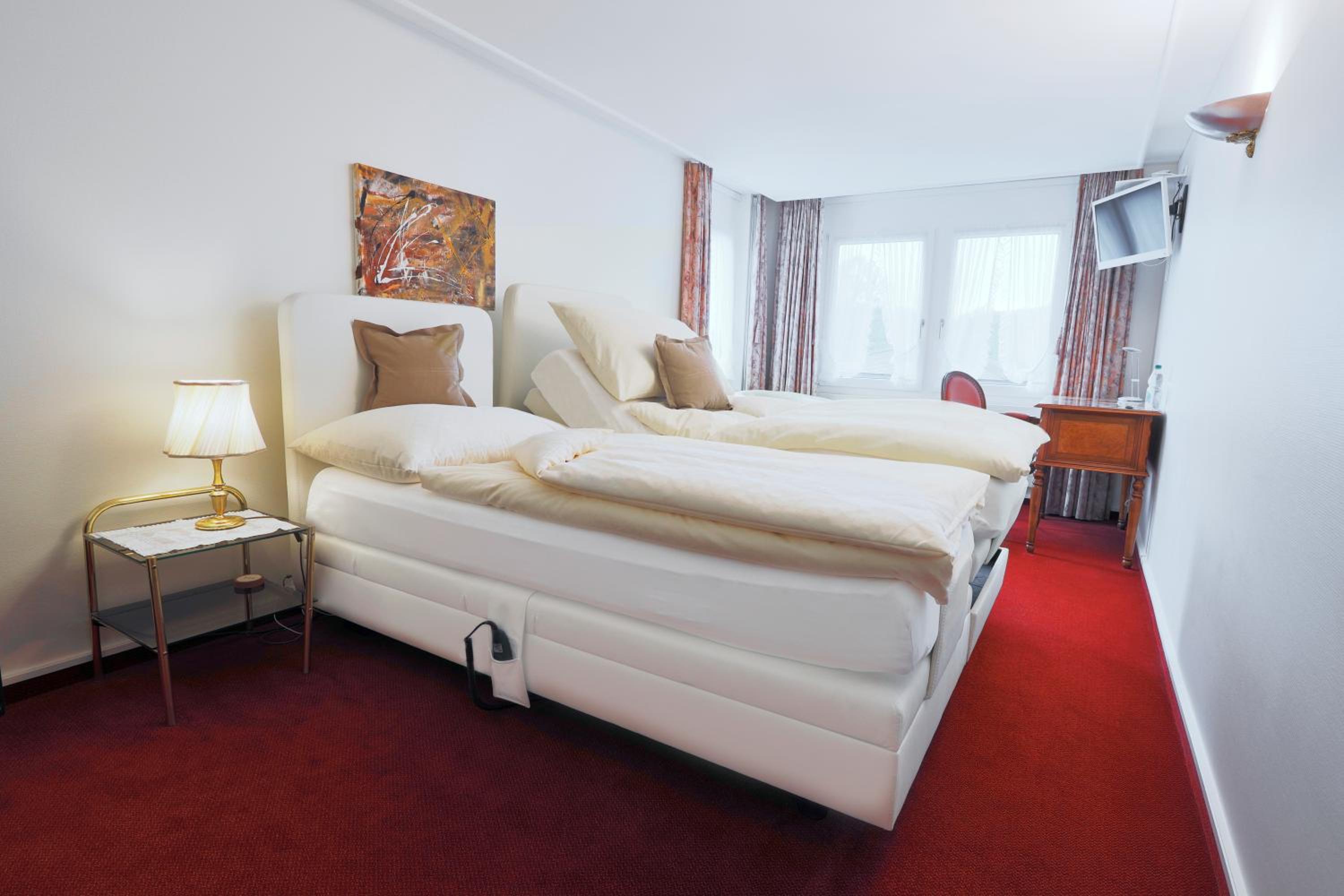 Corner Double Room with Free Parking - Photo 4