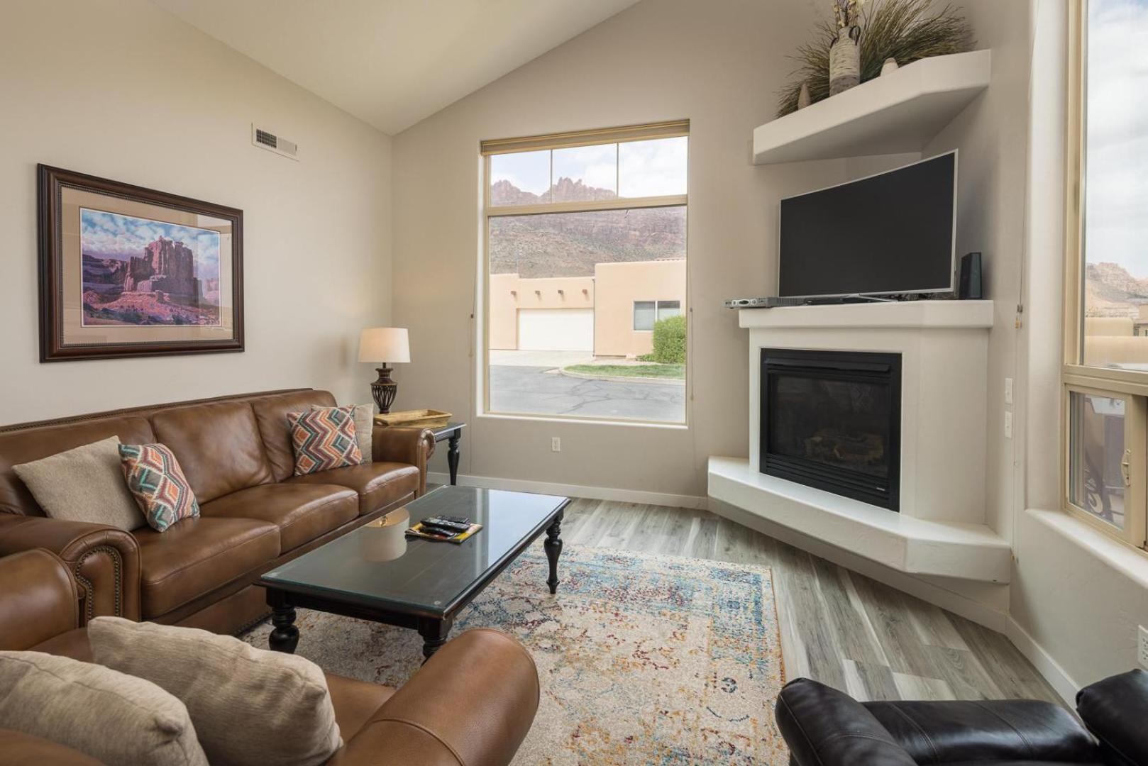 Three-Bedroom Apartment photo 1