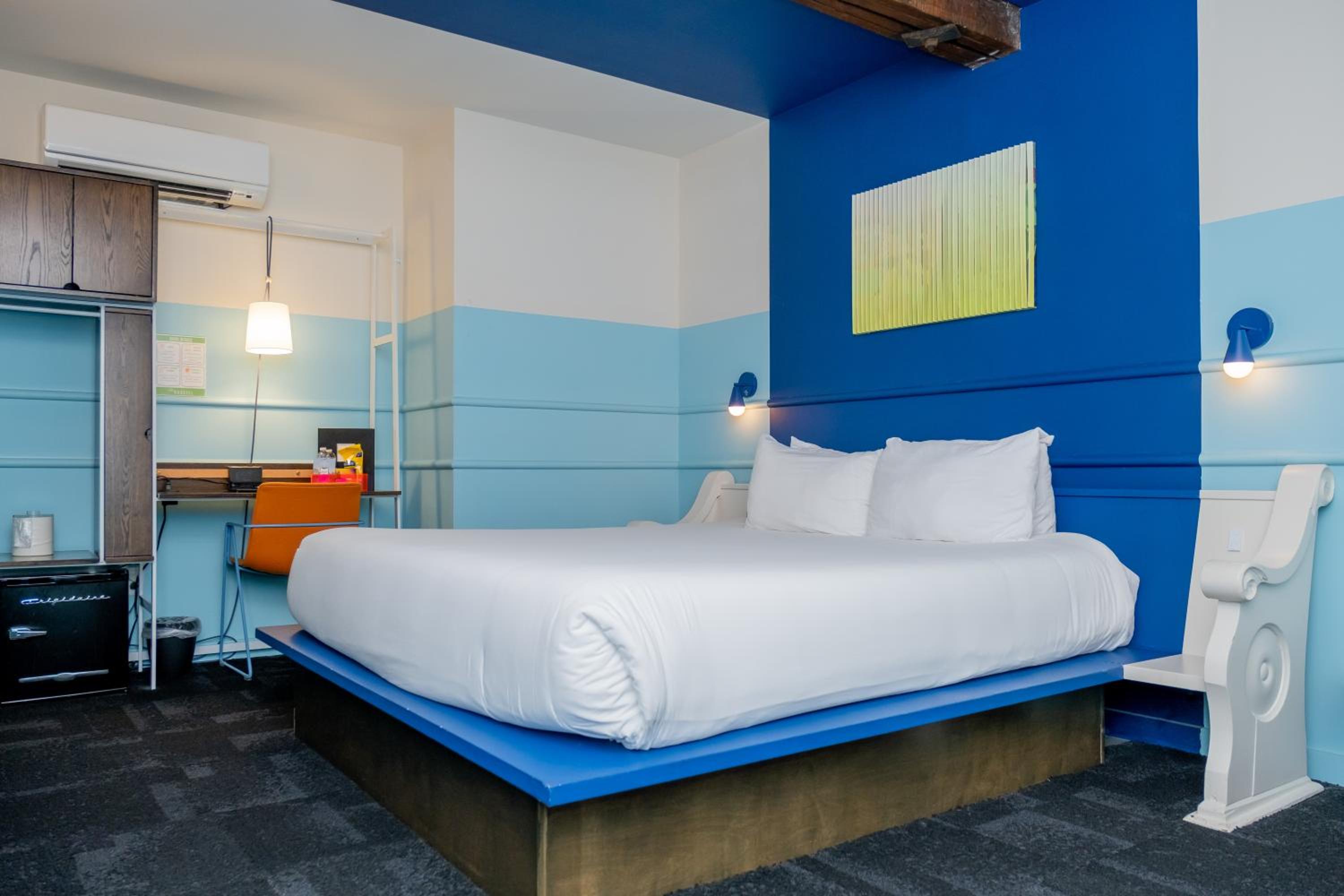 Room 2:2 - Interior King