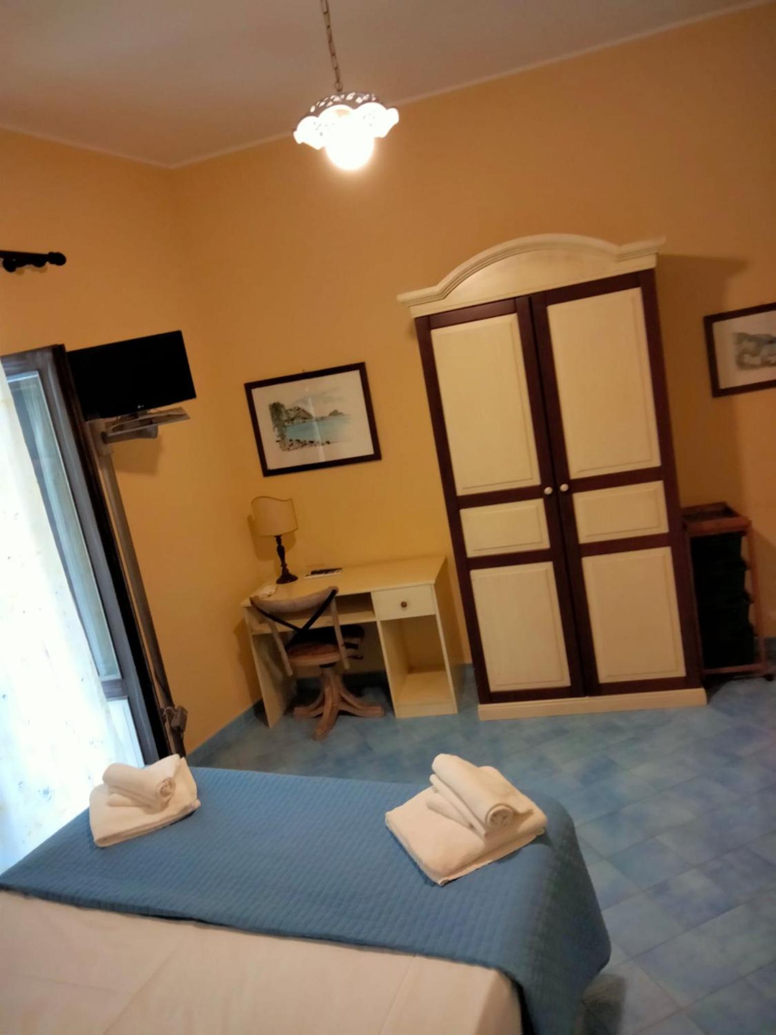 Double Room With Private Bathroom photo 2