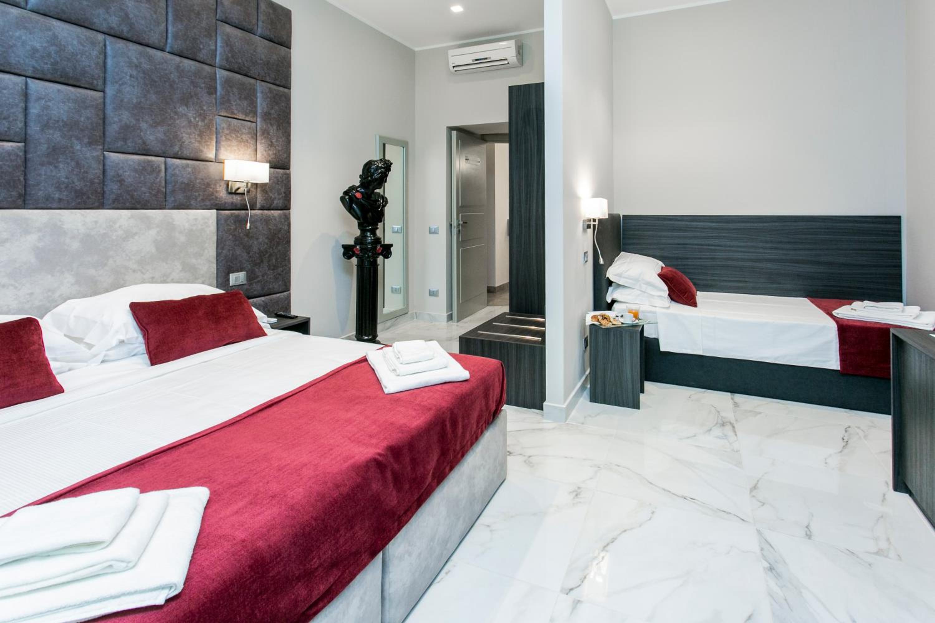 Deluxe Junior Suite photo 2