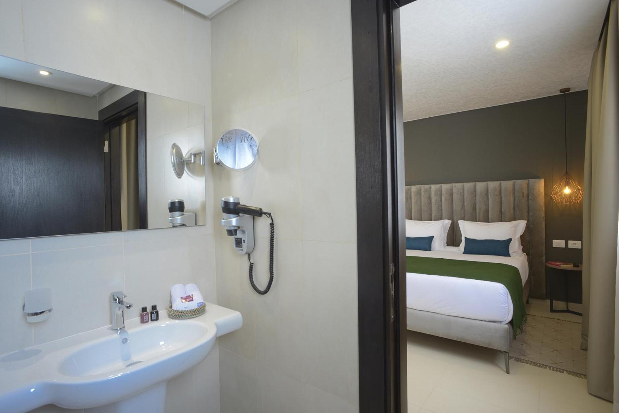 Standard Double Room - Photo 8
