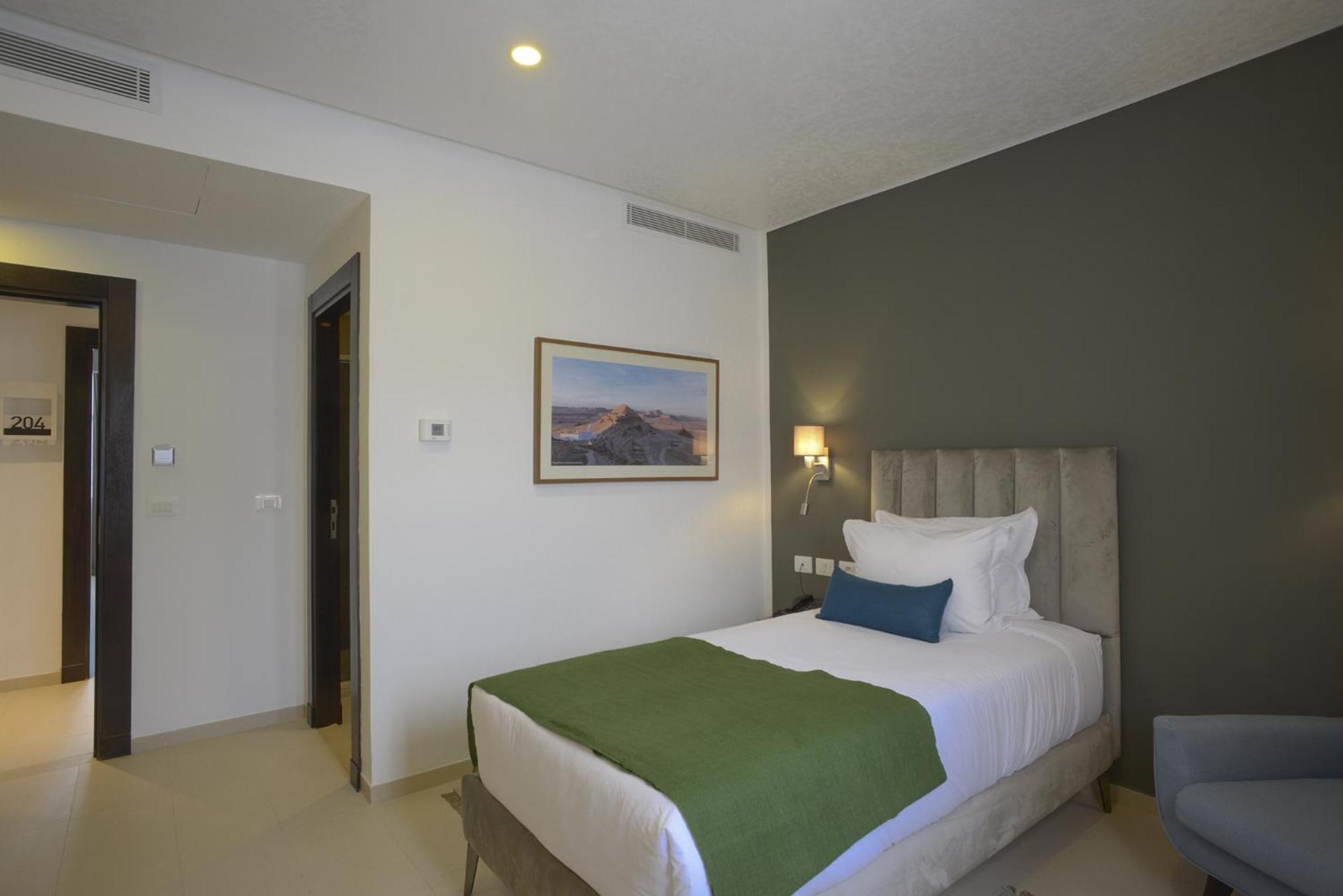 Single Room - Photo 1