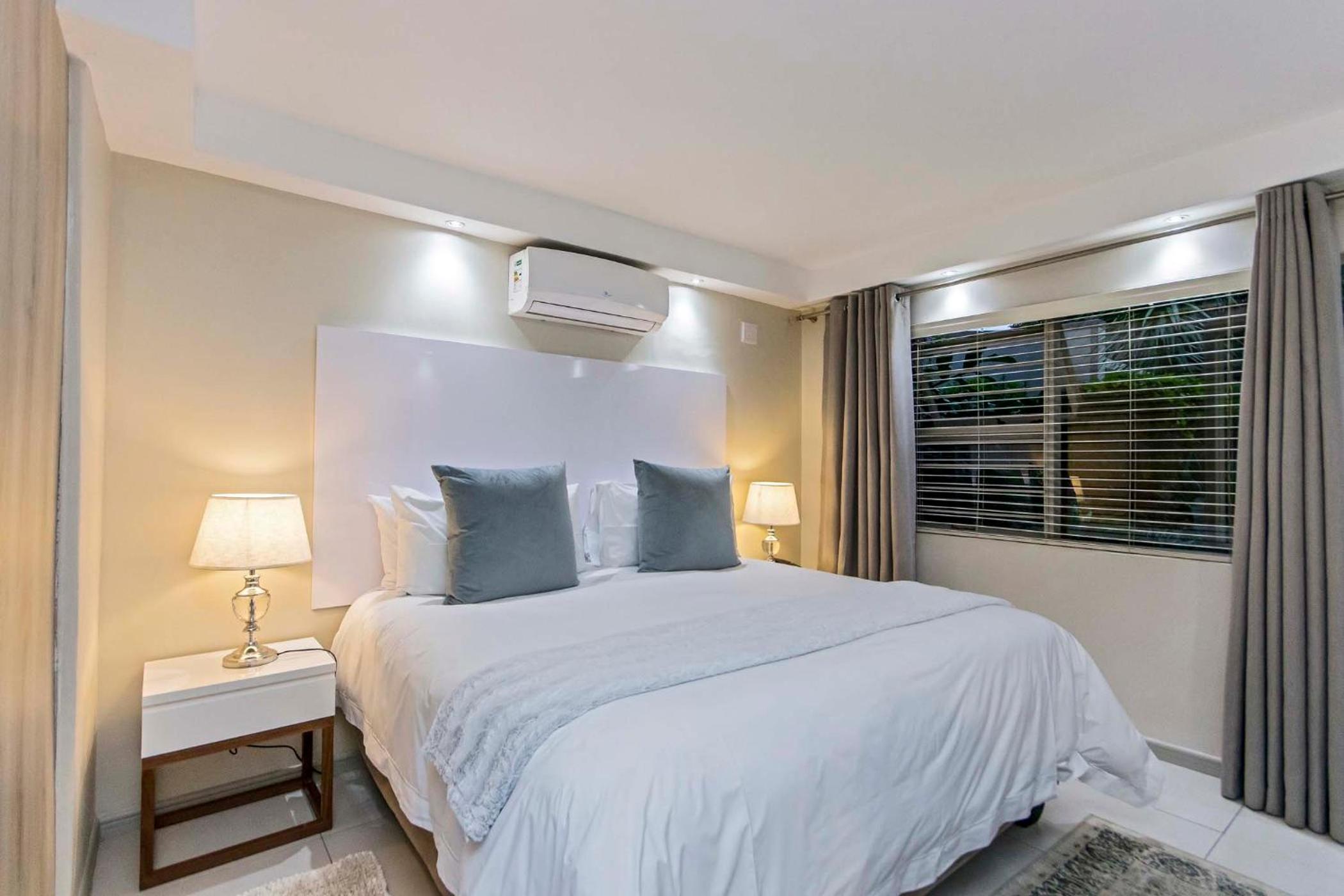 Deluxe King Suite photo 3
