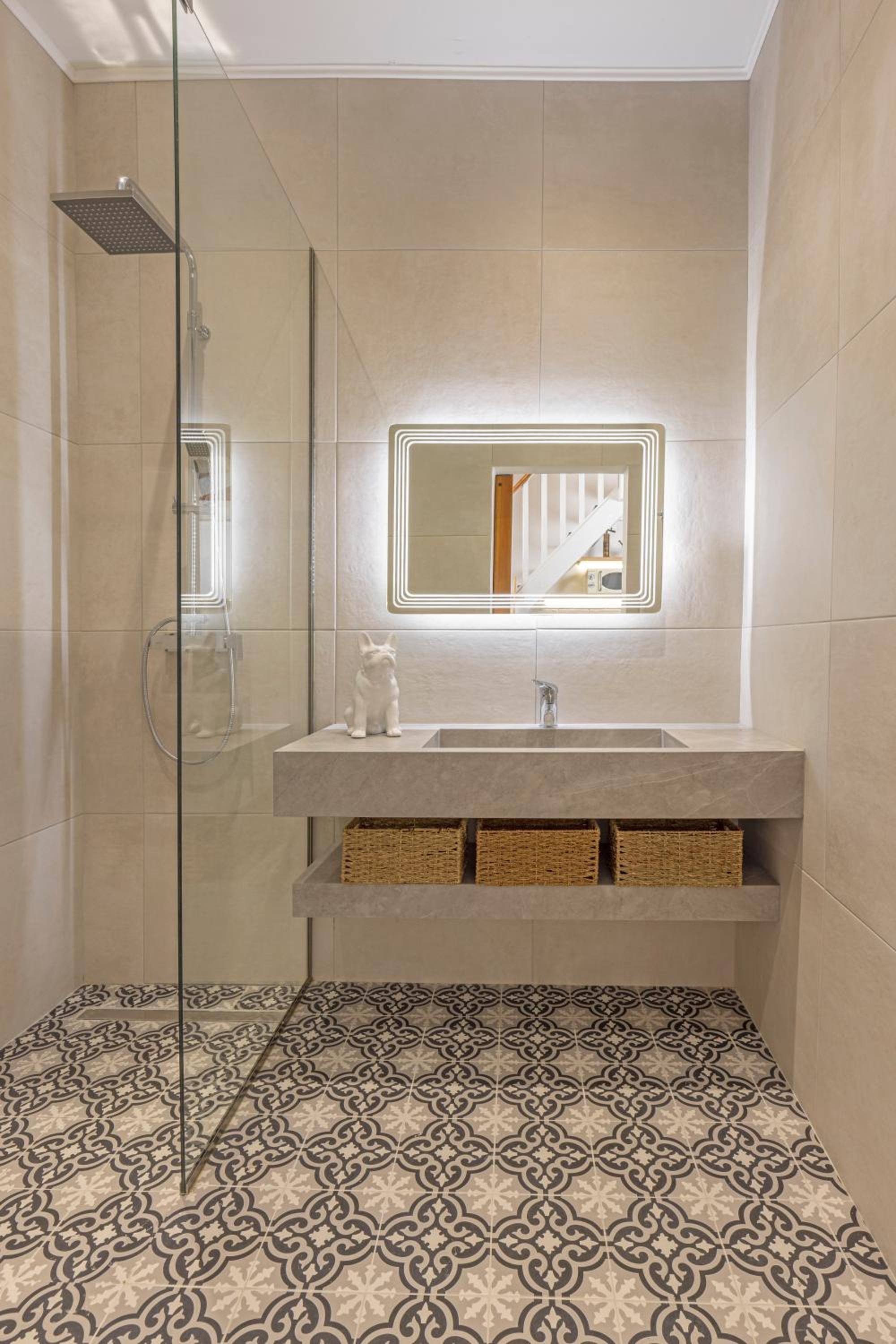Deluxe King Suite photo 3