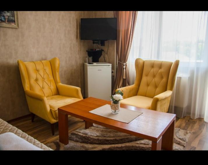 Double Room with Balcony (2 Adults + 1 Child) - Photo 9