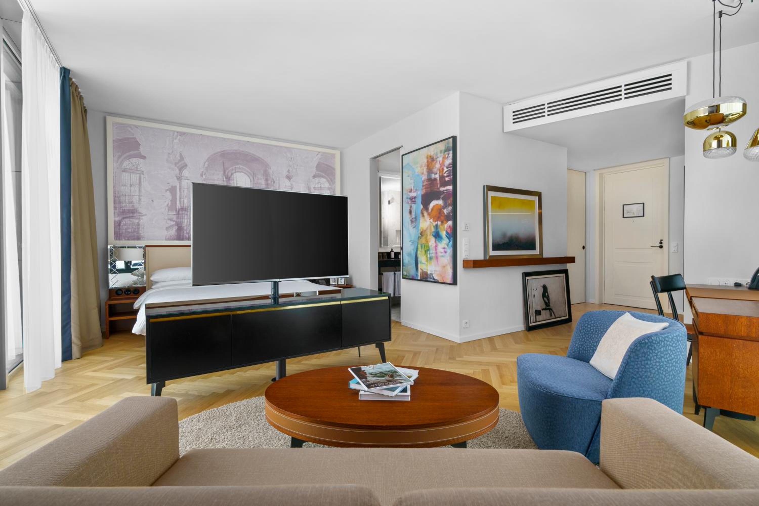 Junior King Suite - Photo 1