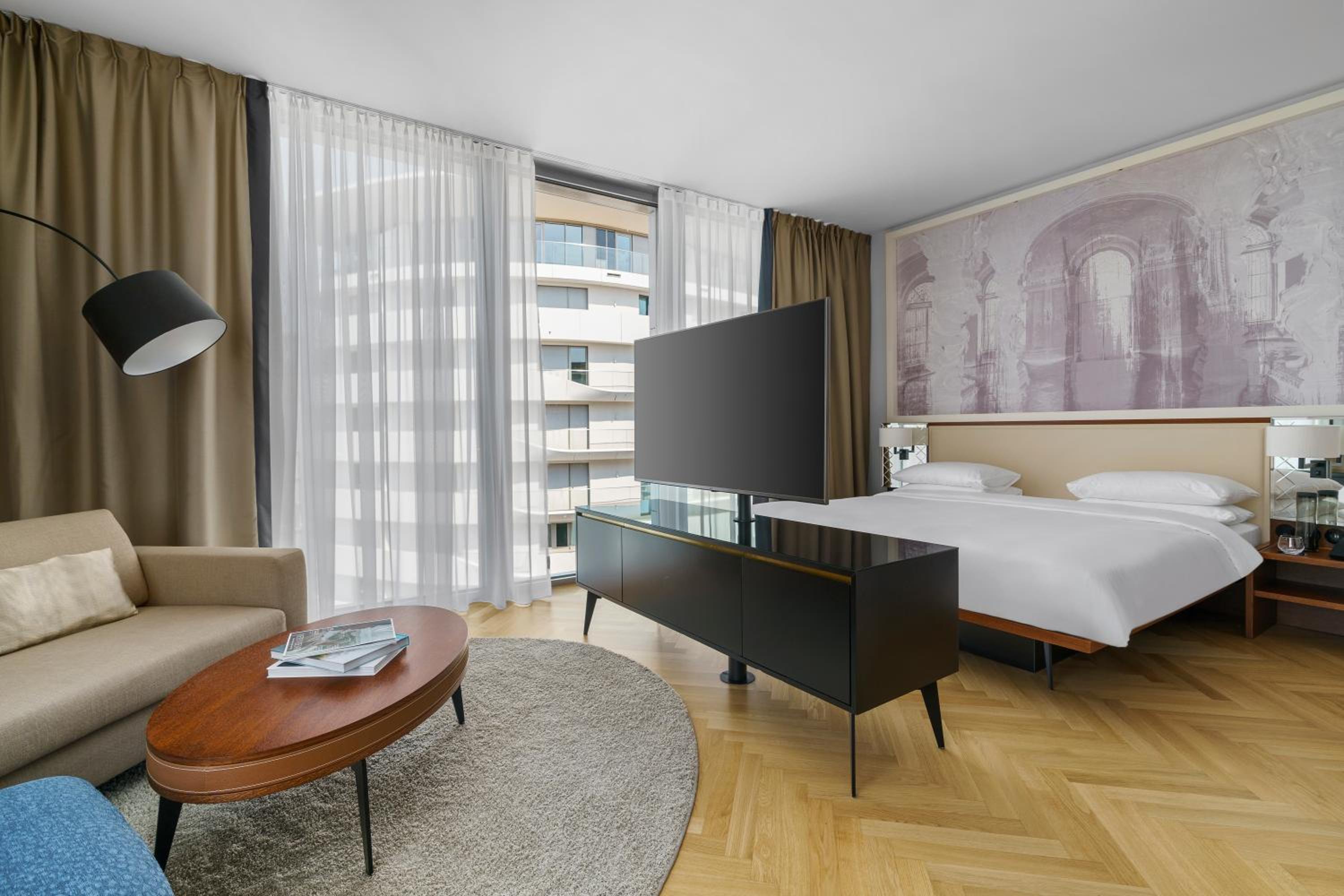 Junior King Suite - Photo 2
