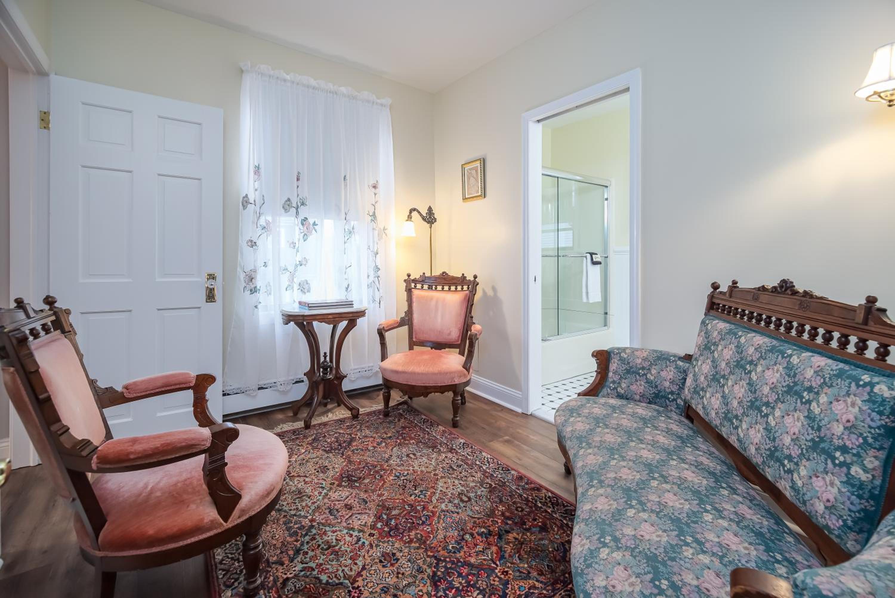 Deluxe King Room photo 2