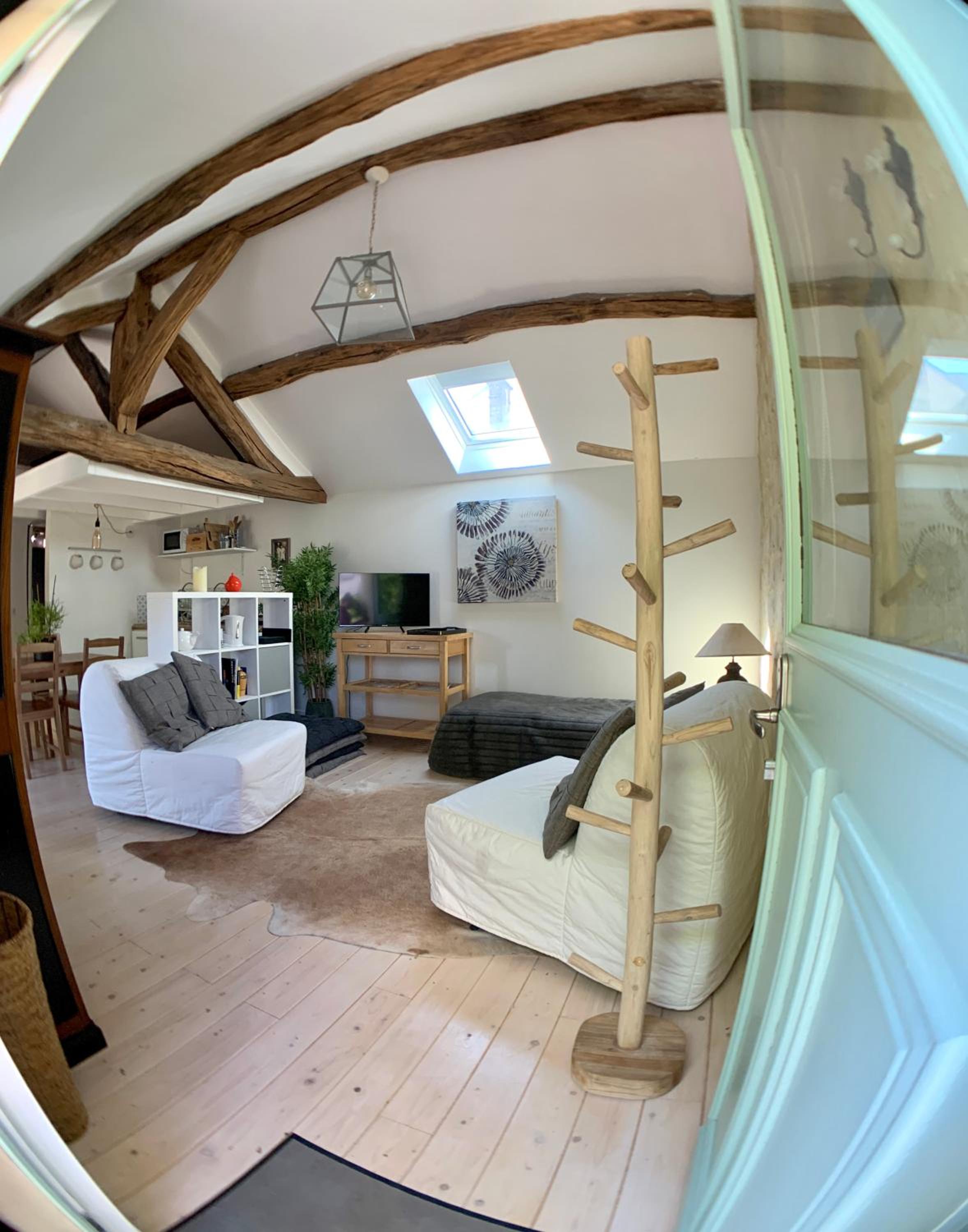 Deluxe Room (2 Adults + 1 Child) photo 1