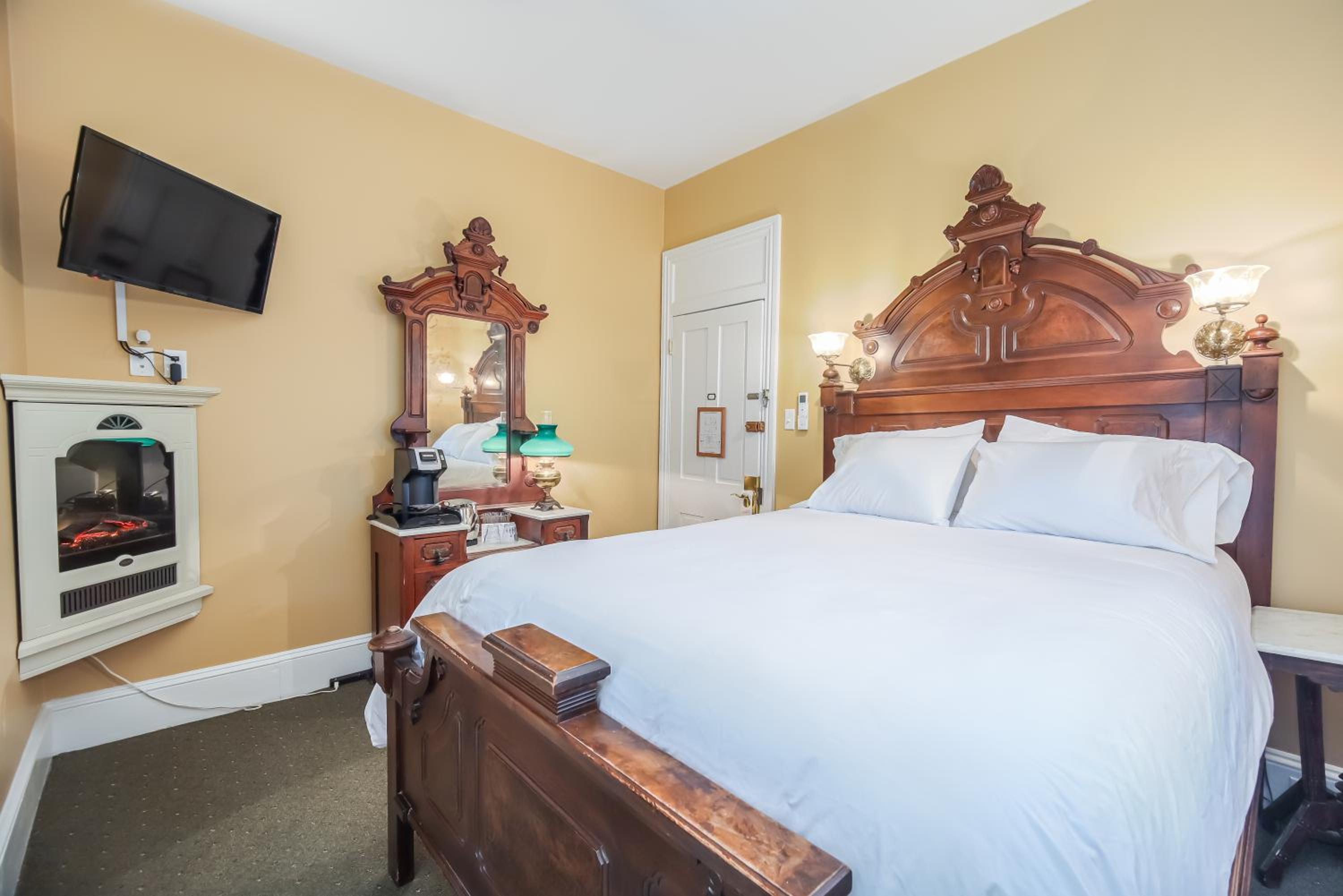 Deluxe Queen Room photo 2