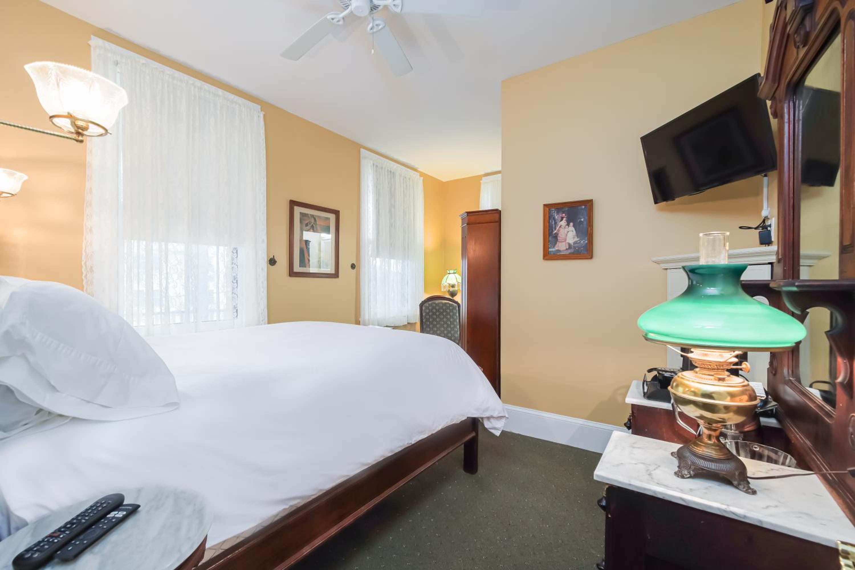 Deluxe Queen Room photo 3