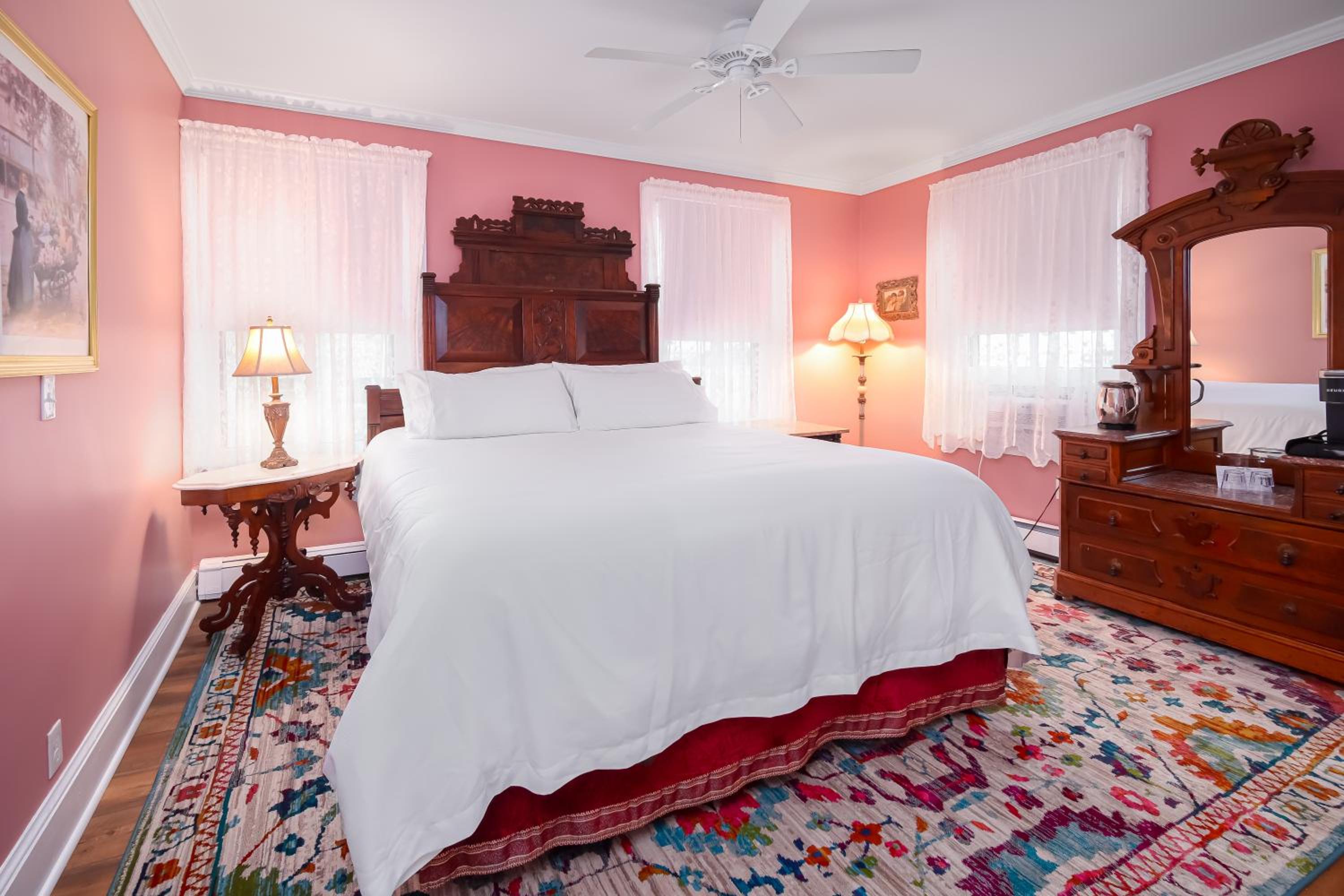 Deluxe King Room photo 1