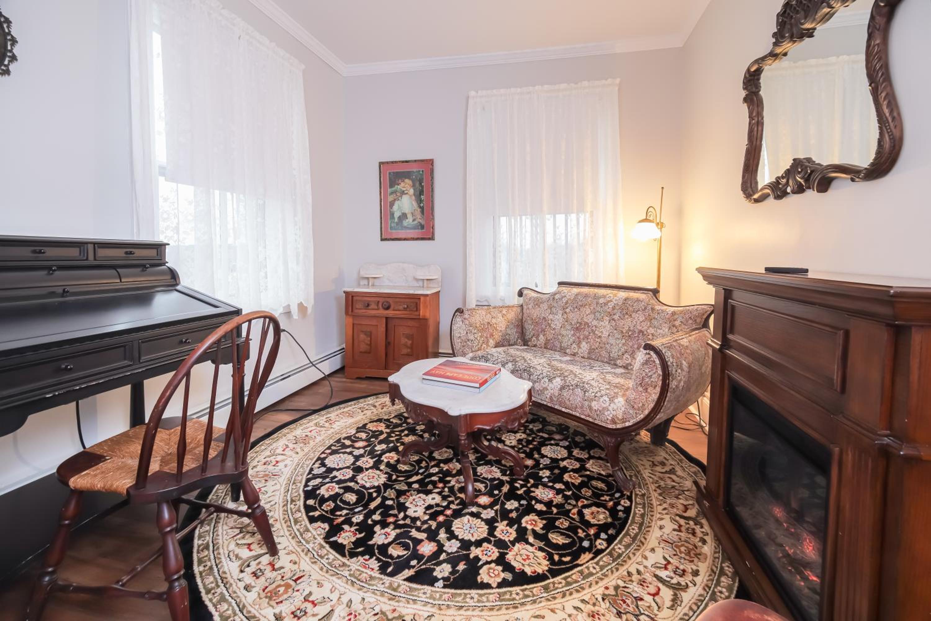 Deluxe King Room photo 3