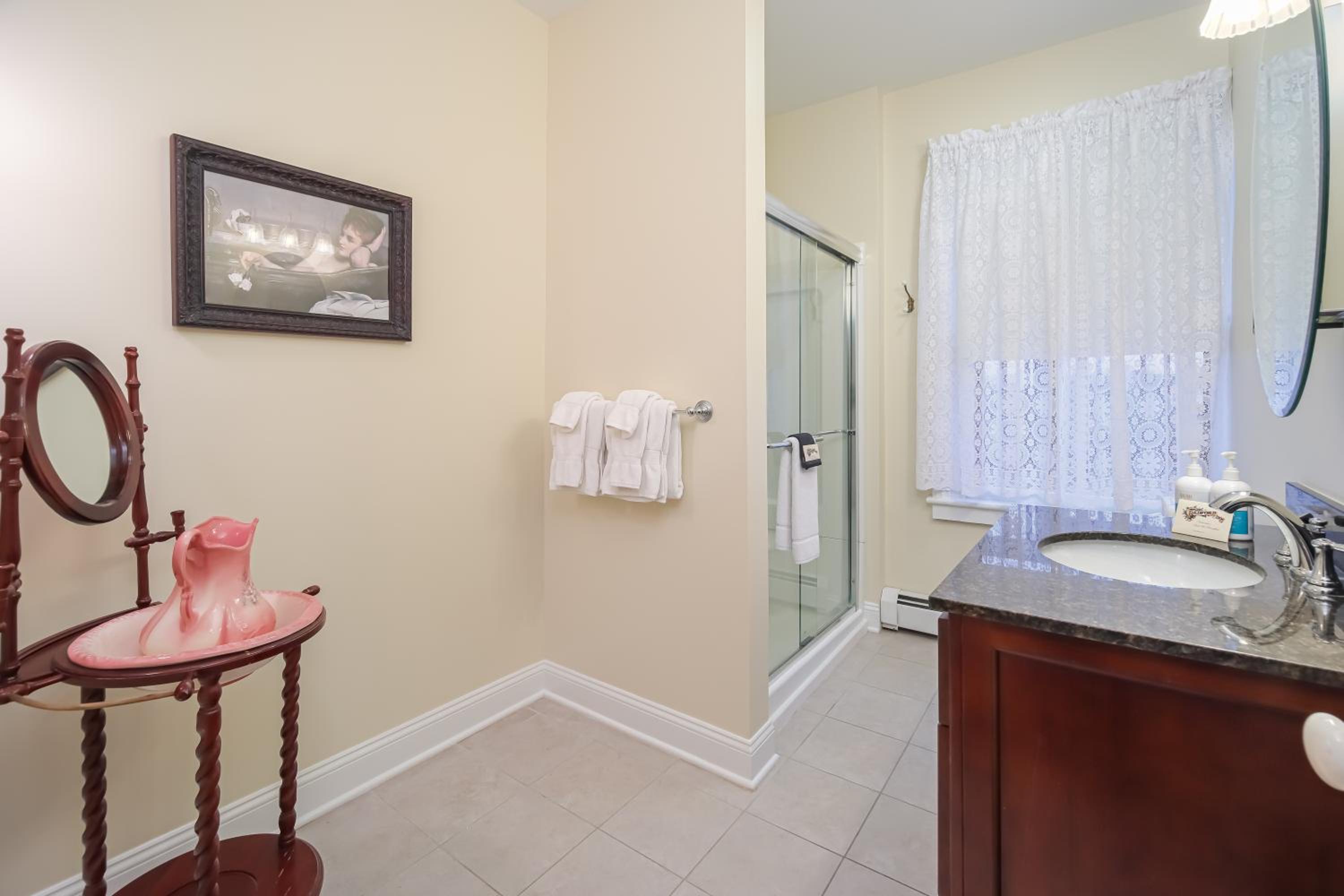 Deluxe King Room photo 2