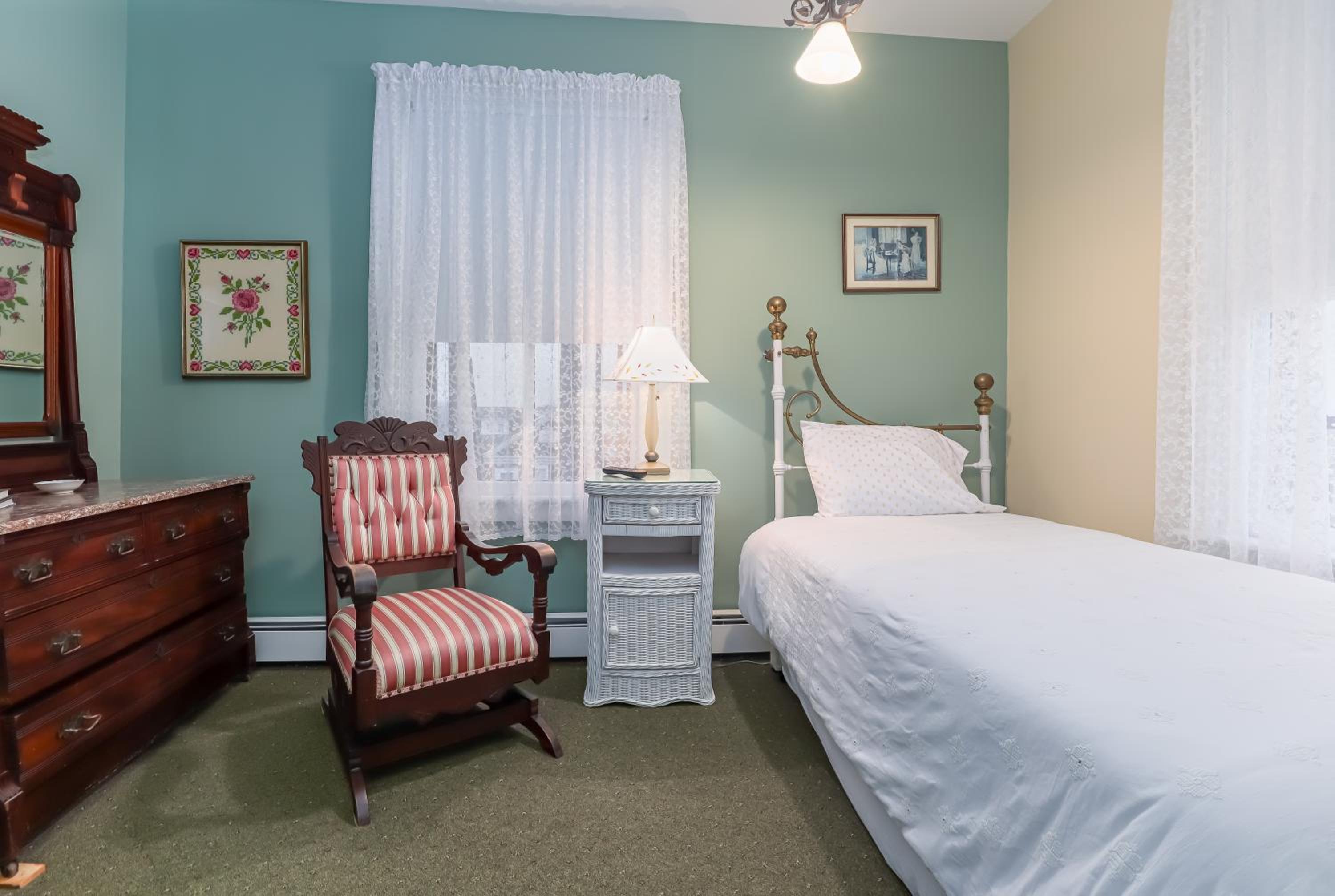 Deluxe Triple Room photo 3