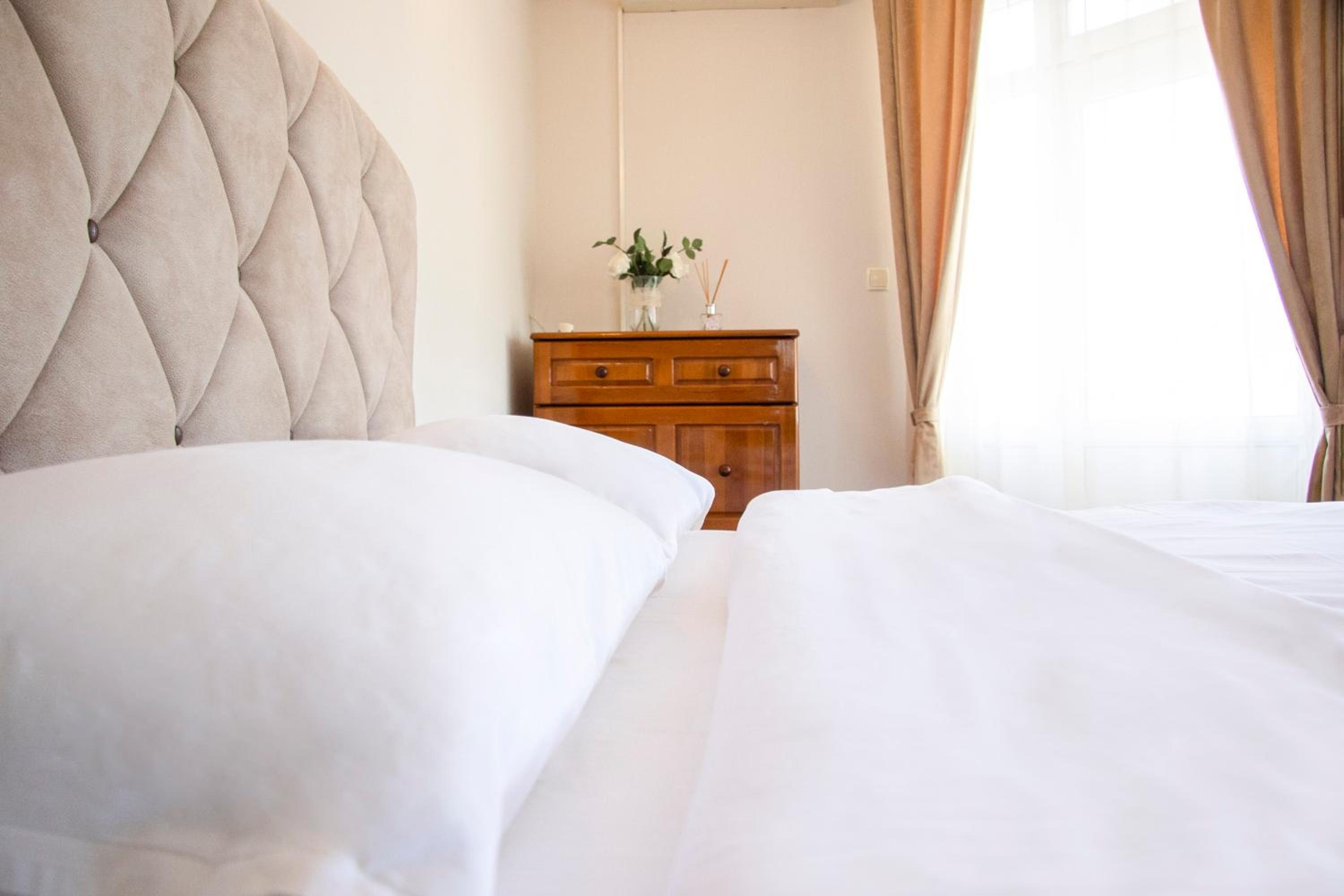 Double Room with Balcony (2 Adults + 1 Child) - Photo 7