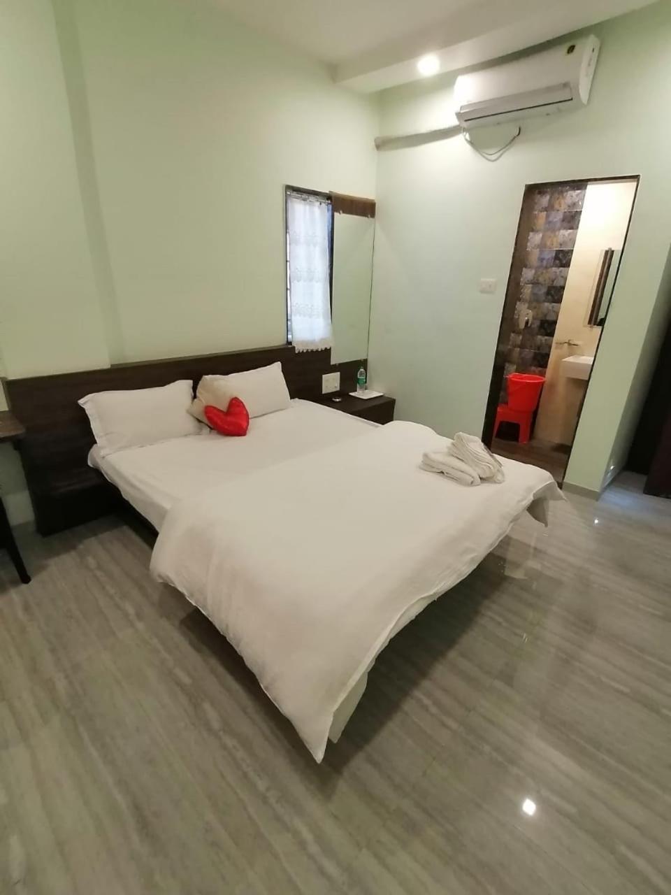 Deluxe Double Room (2 Adults + 1 Child) photo 1