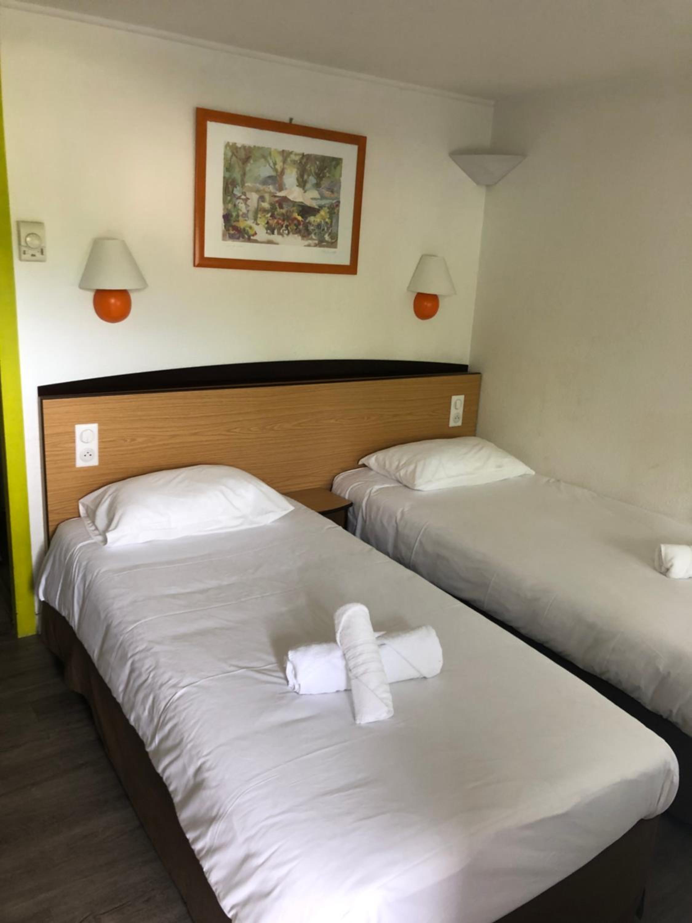 Twin Room - Photo 3