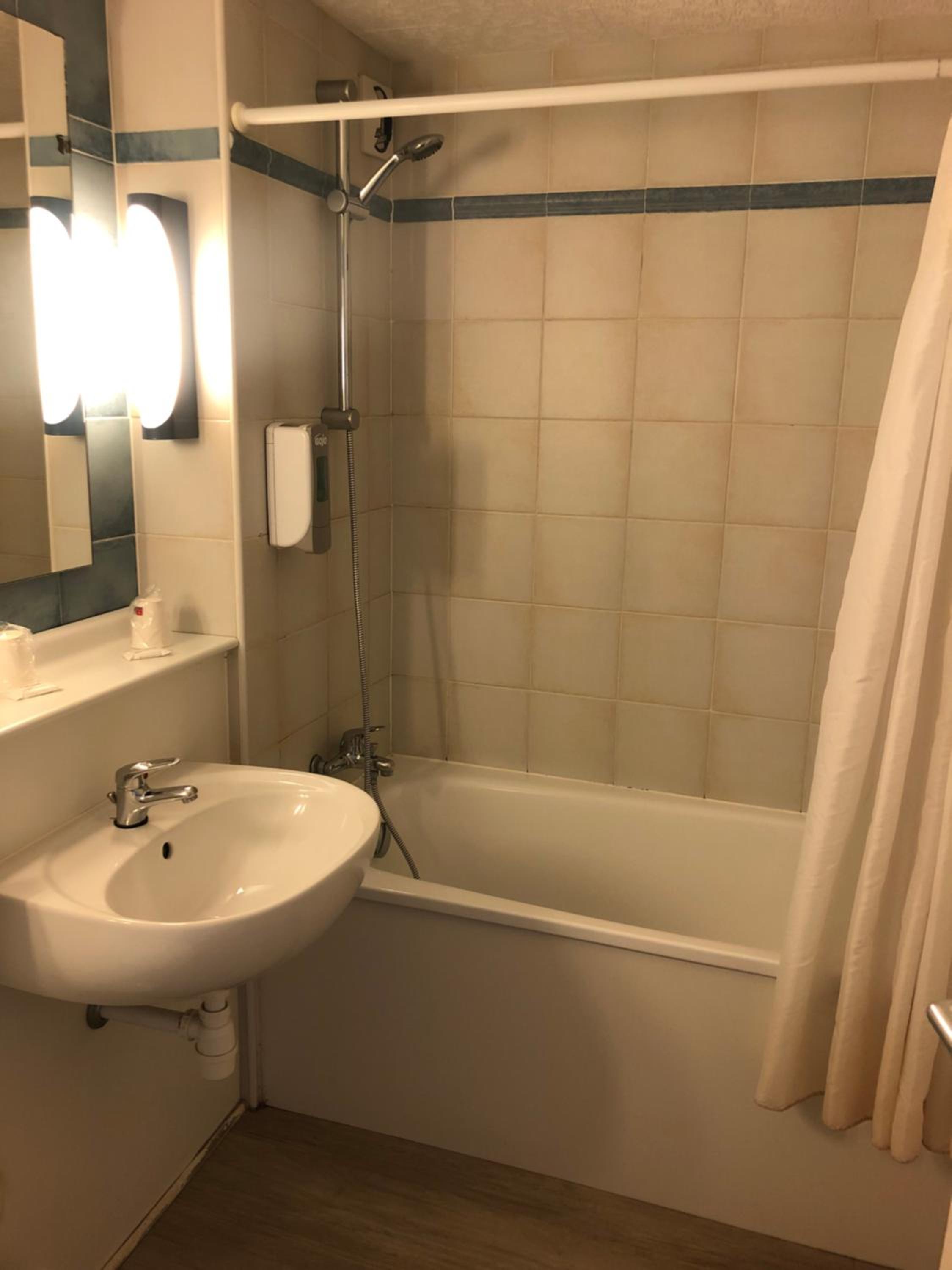 Double Room - Photo 7