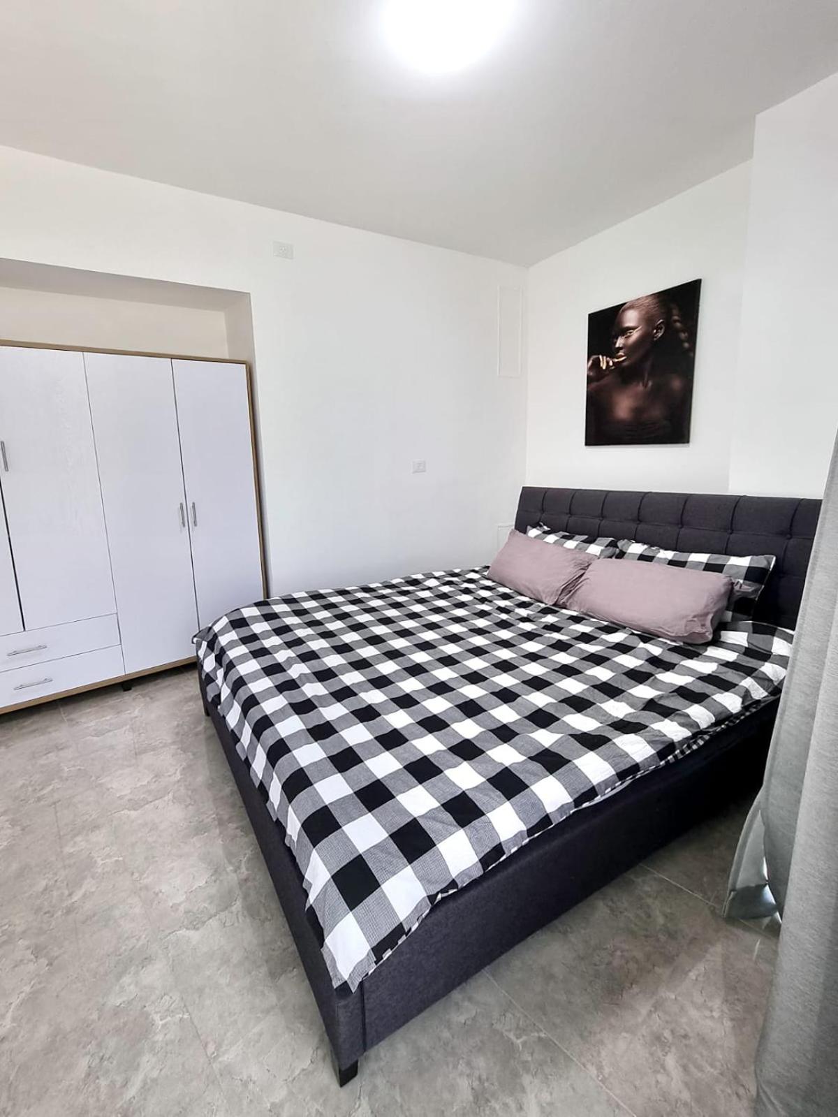 One-Bedroom Apartment photo 3