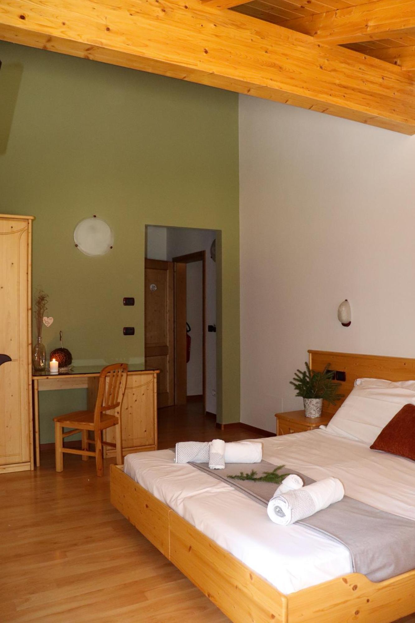 Large Double Room photo 1