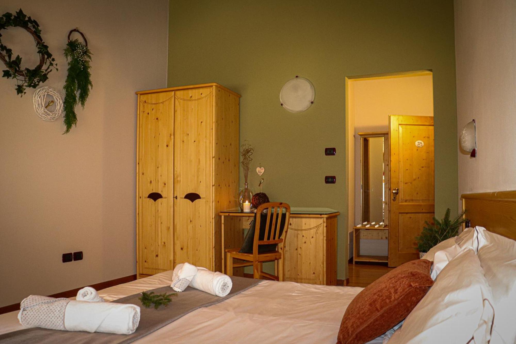 Large Double Room photo 2