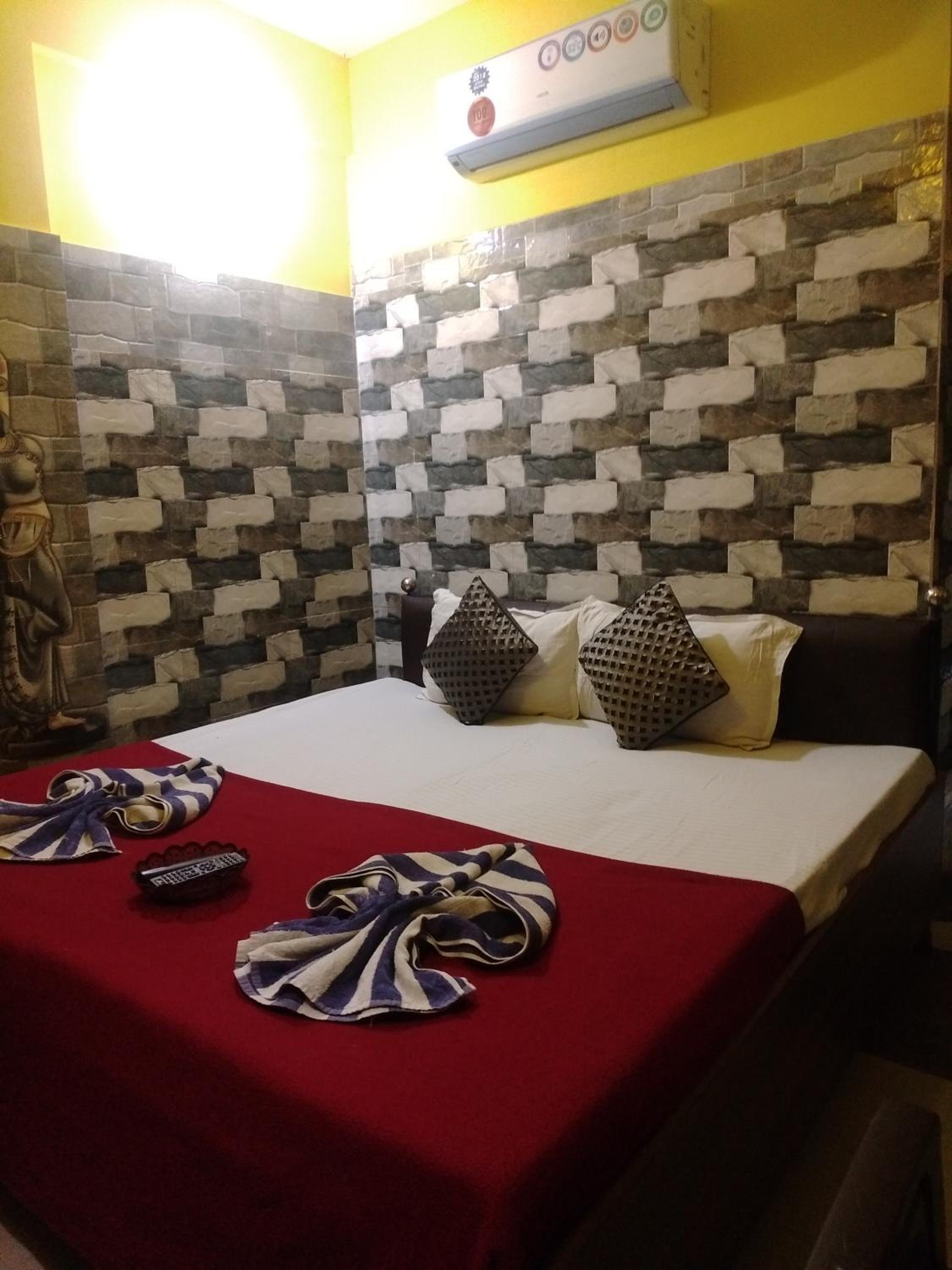 Standard Double Room with Fan photo 2