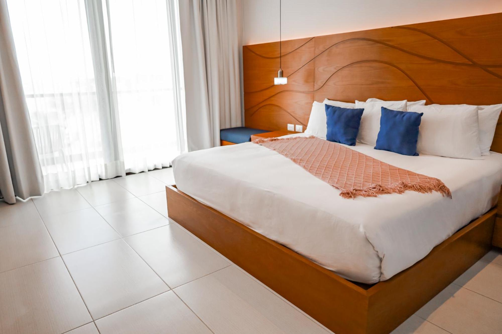Standard King Room - Photo 4