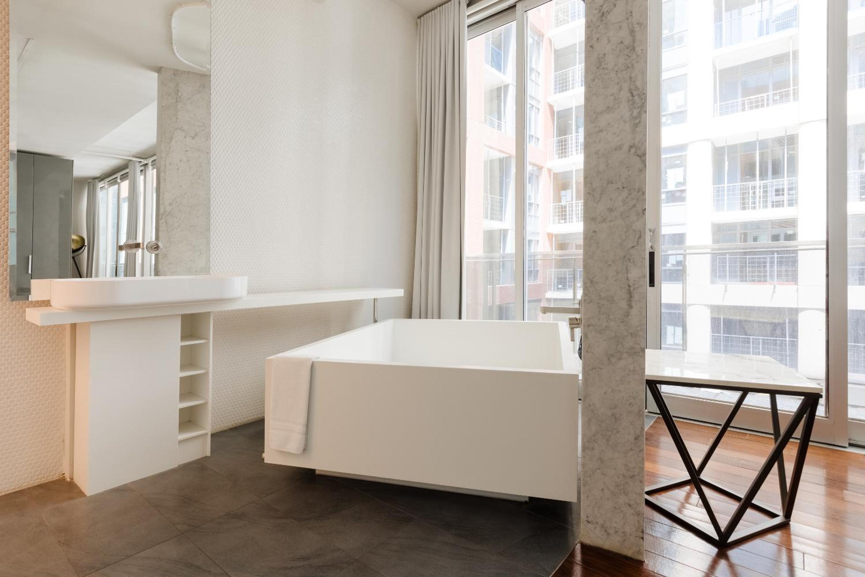 Superior Suite, 1 King Bed thumbnail 6
