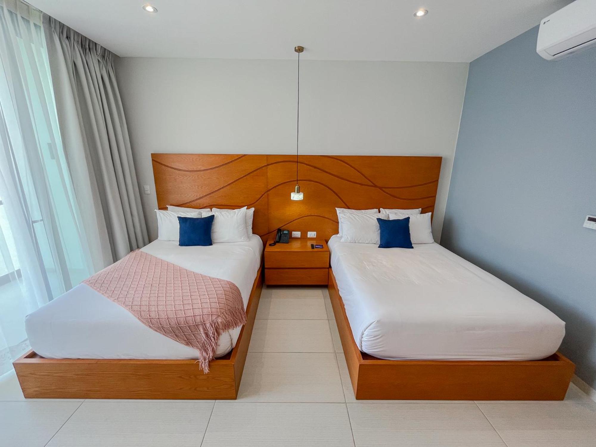 Double Room with Sea View - Photo 1