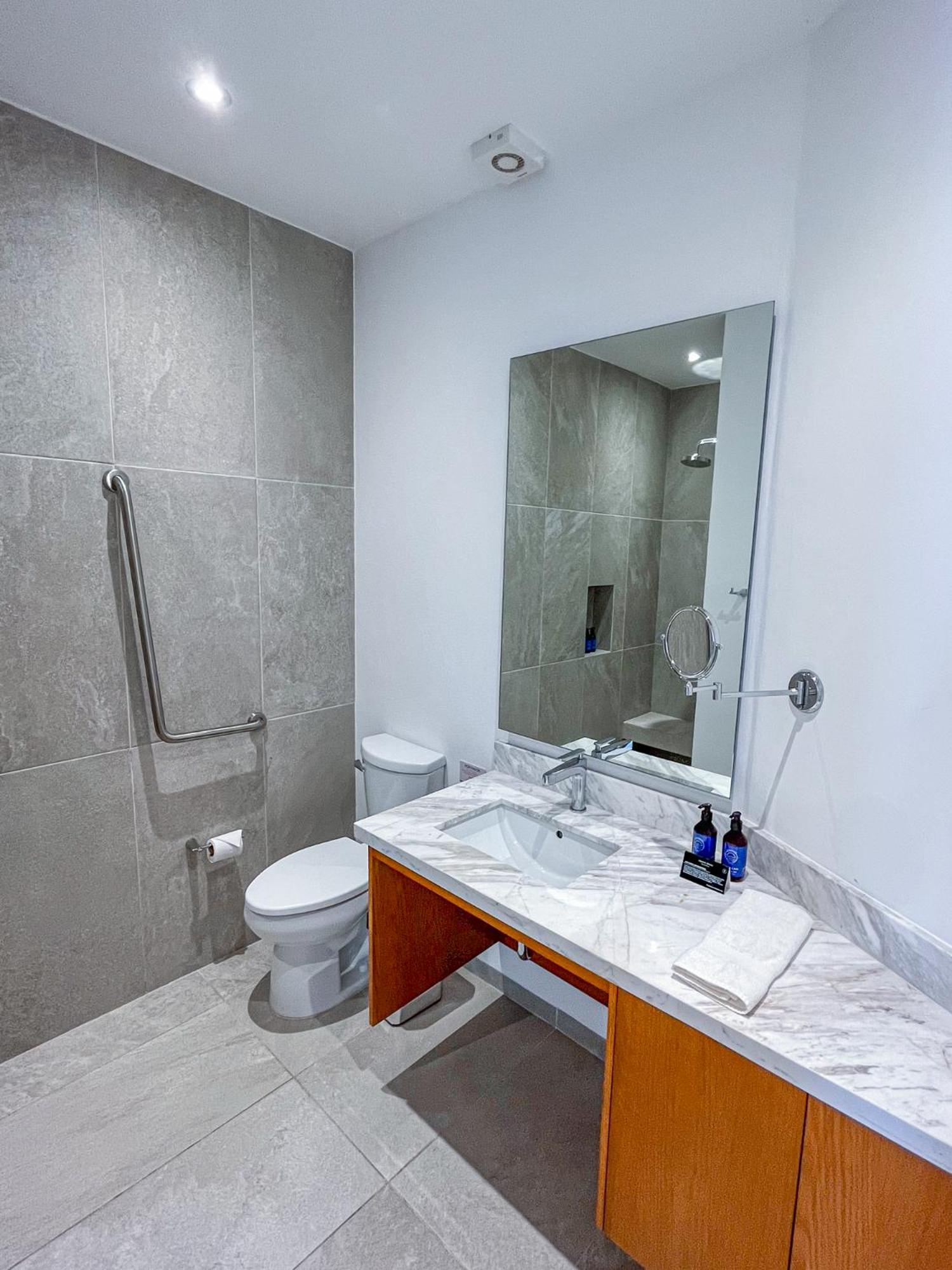 Double Room with Balcony - Photo 4