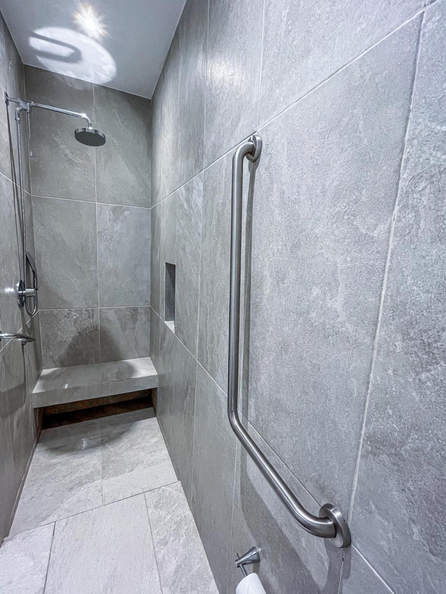 Double Room with Balcony - Photo 6