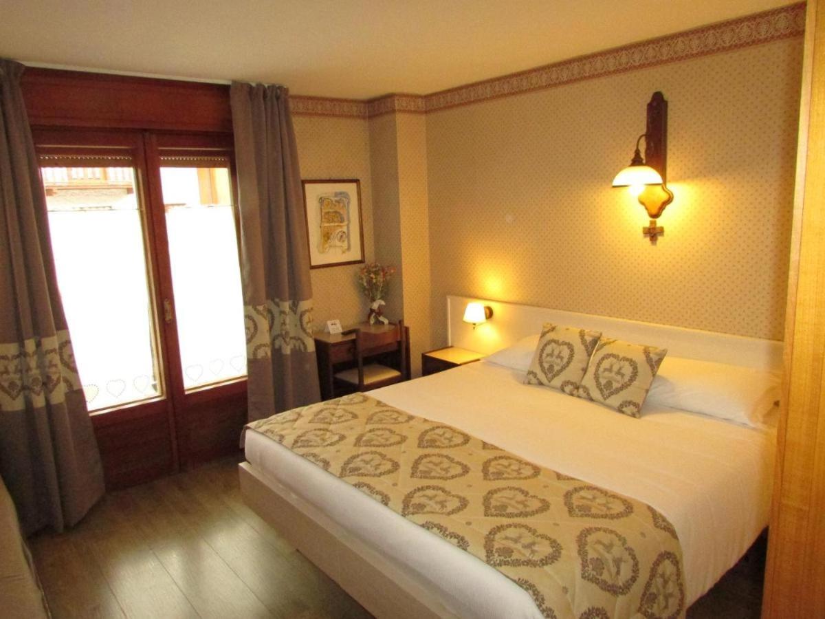 Deluxe Double or Twin Room photo 2