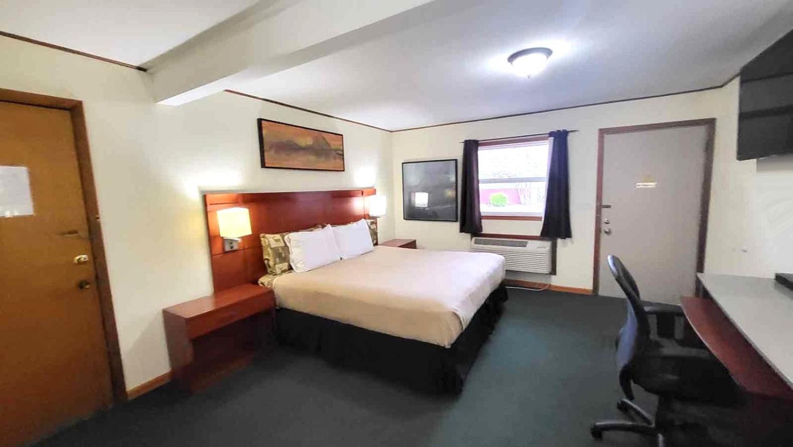 Standard King Room photo 1