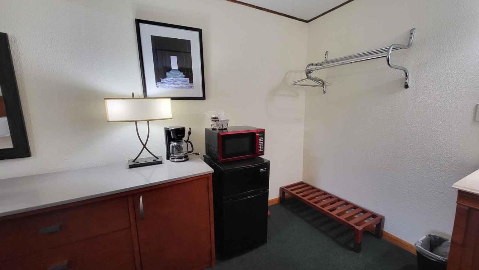 Standard King Room photo 3