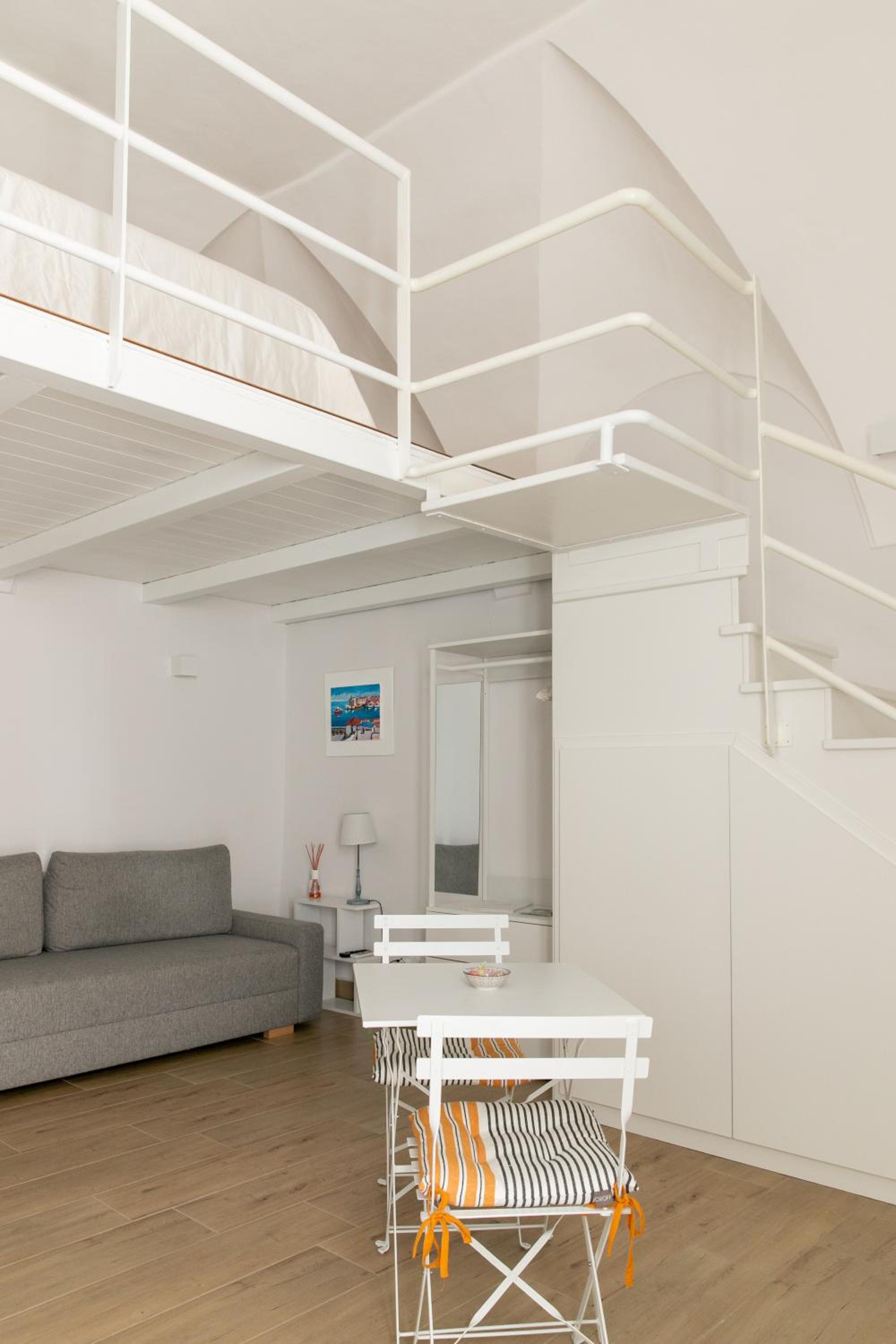 Apartment - Split Level photo 2