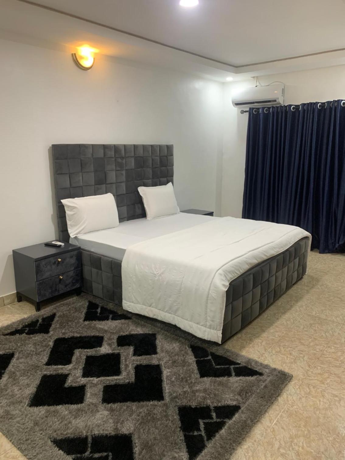 Queen Room