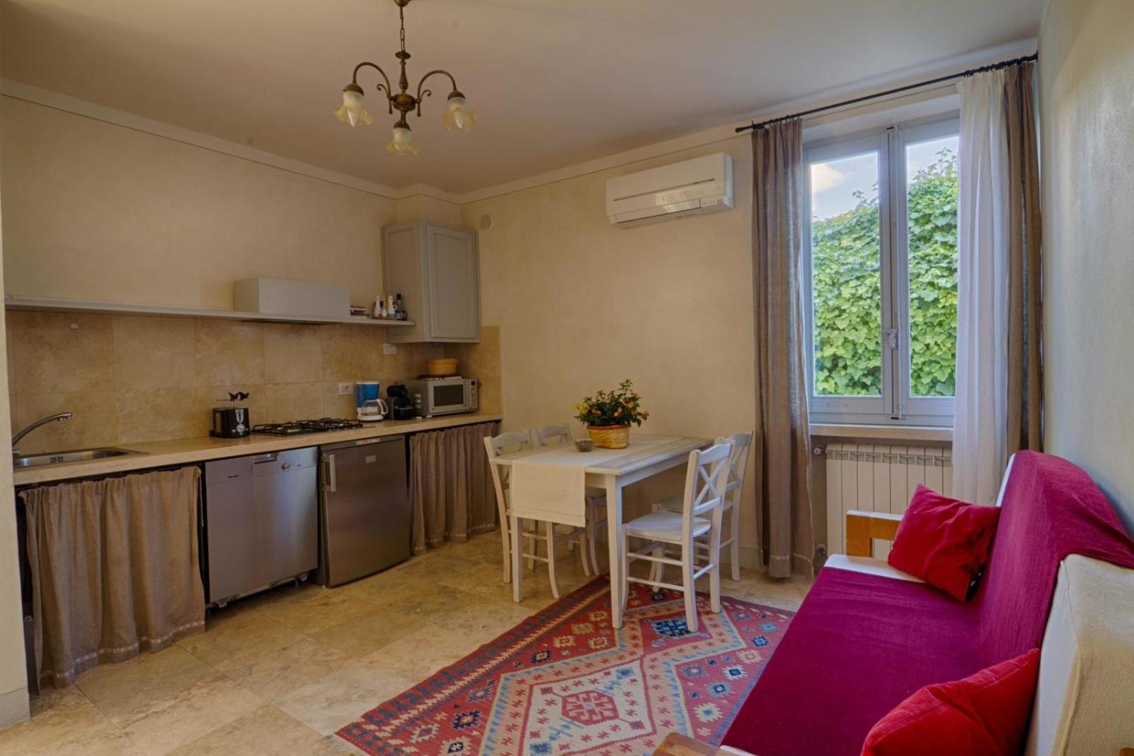 Two-Bedroom Apartment with Garden View photo 2