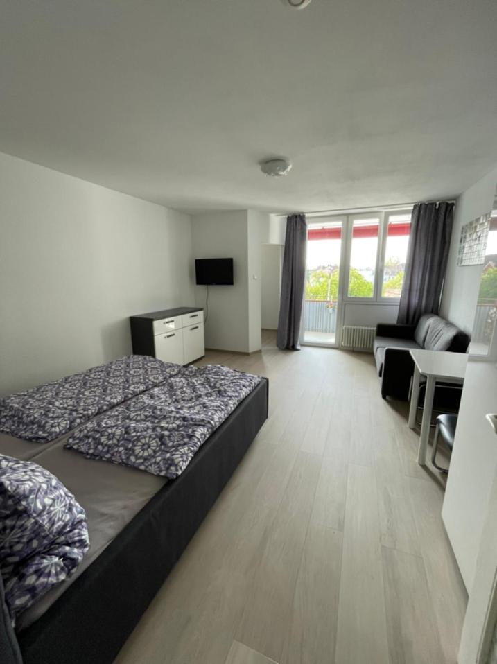 Apartment with Balcony photo 1