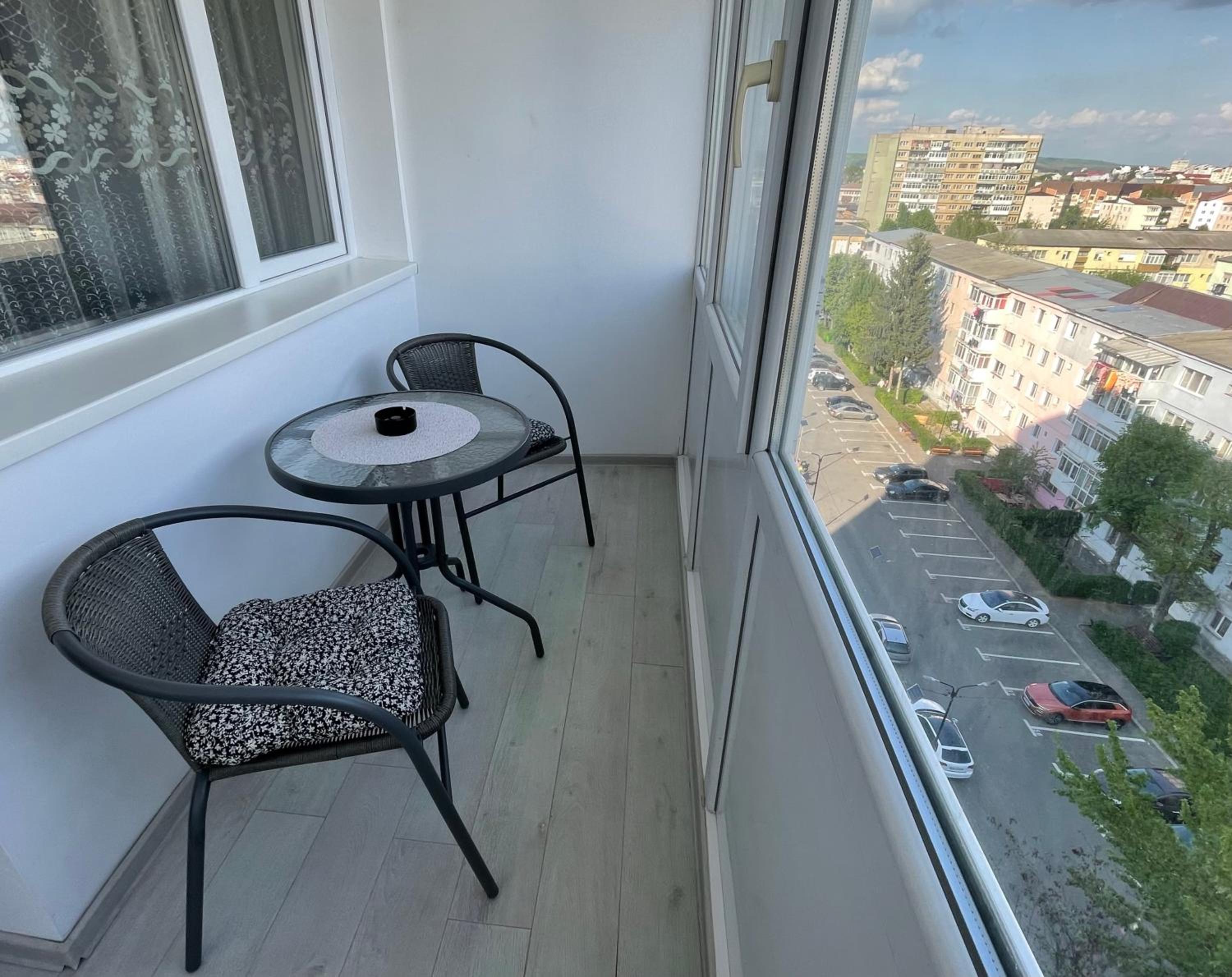 One-Bedroom Apartment - Photo 3