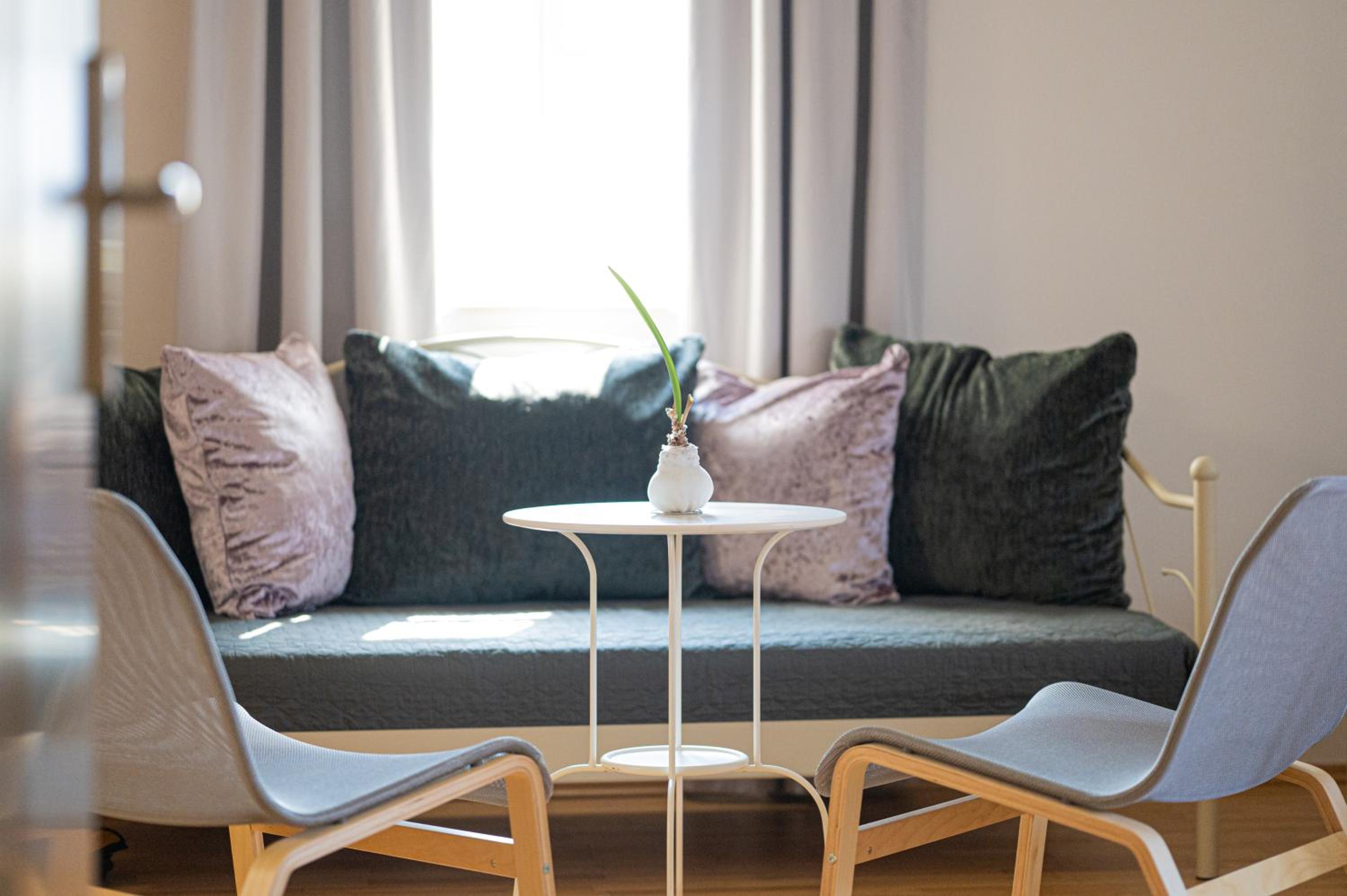 King Studio with Sofa Bed - Photo 11