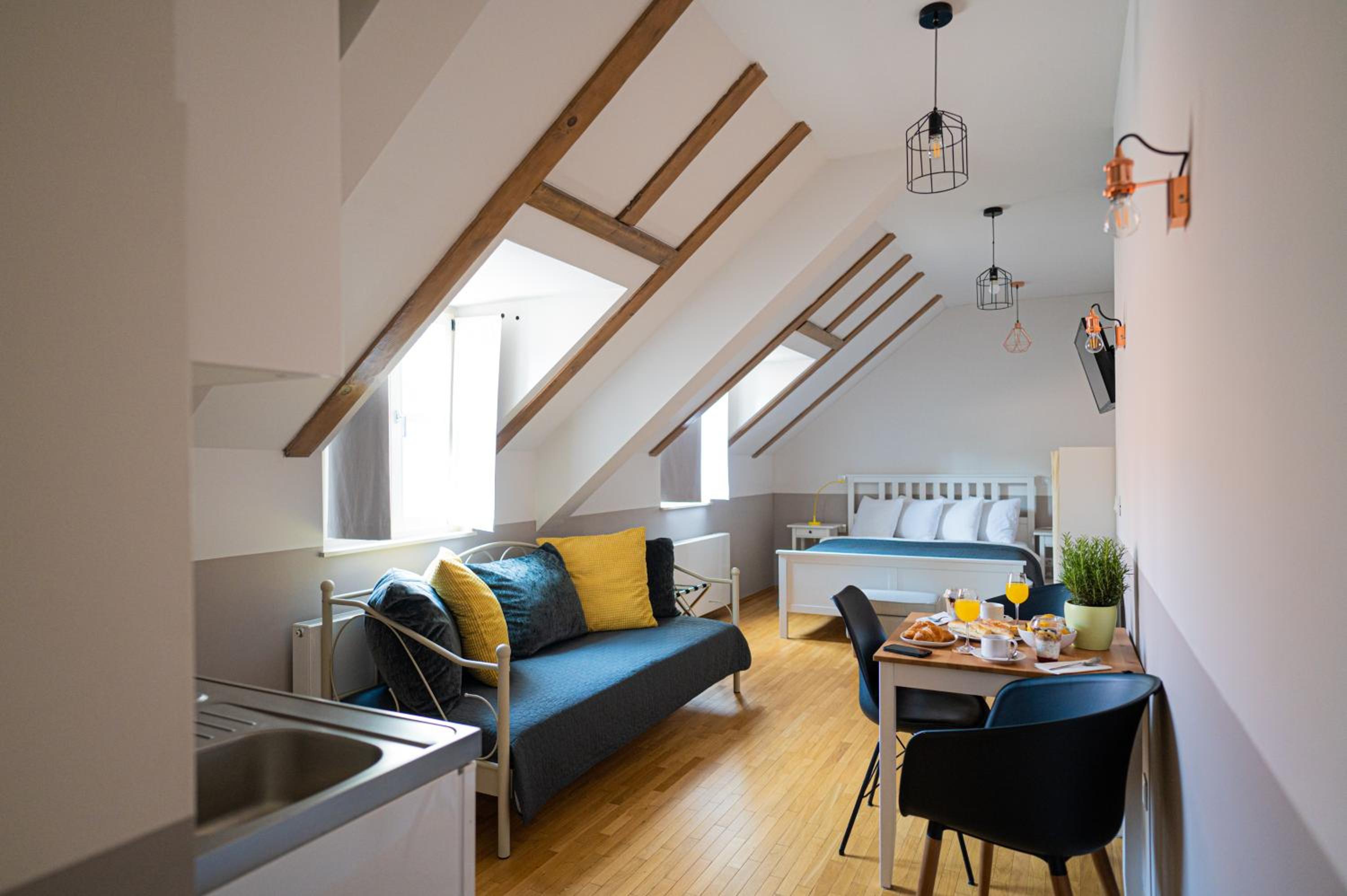 Studio Apartment - Photo 3