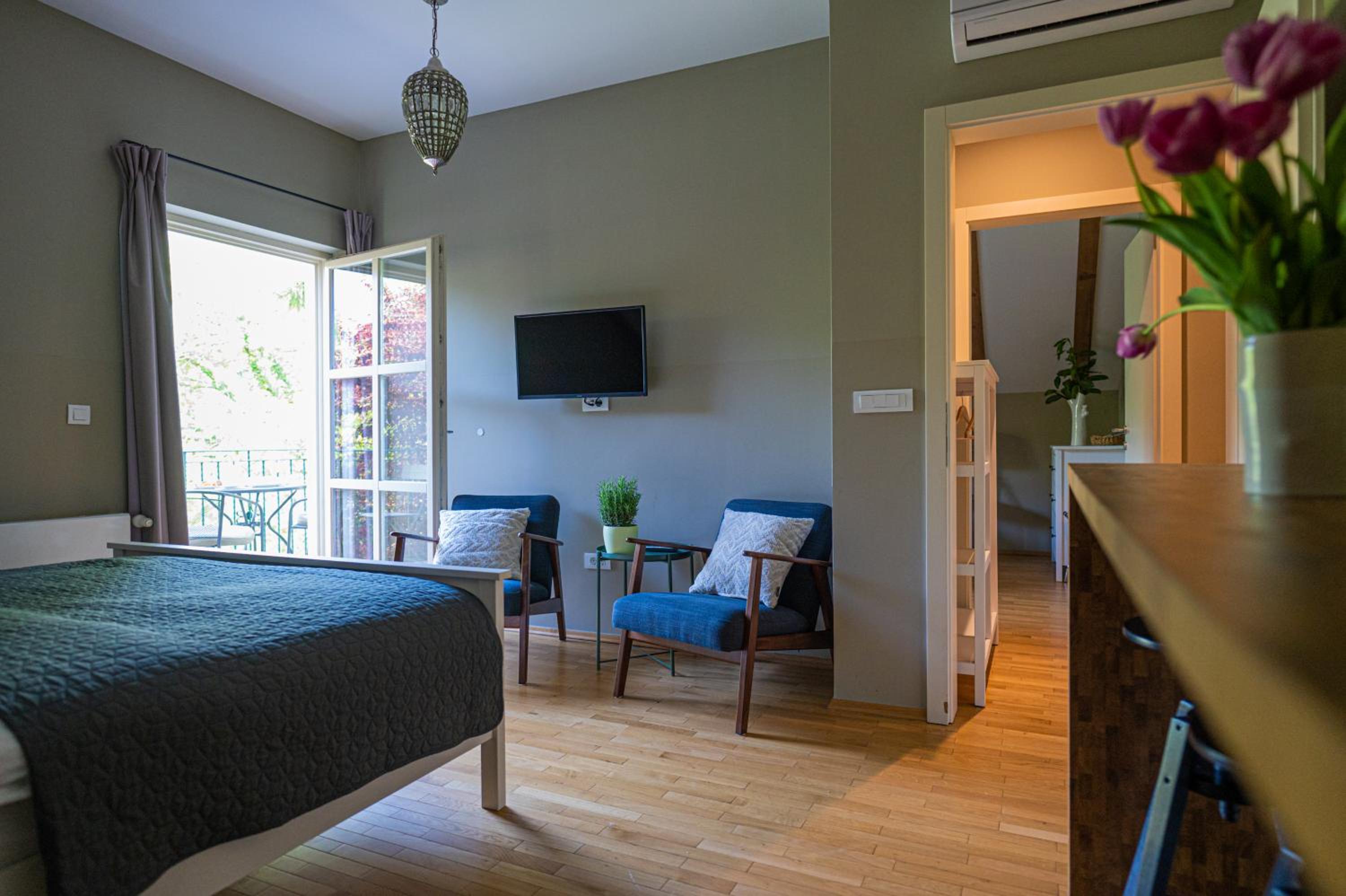 Two-Bedroom Apartment - Photo 9