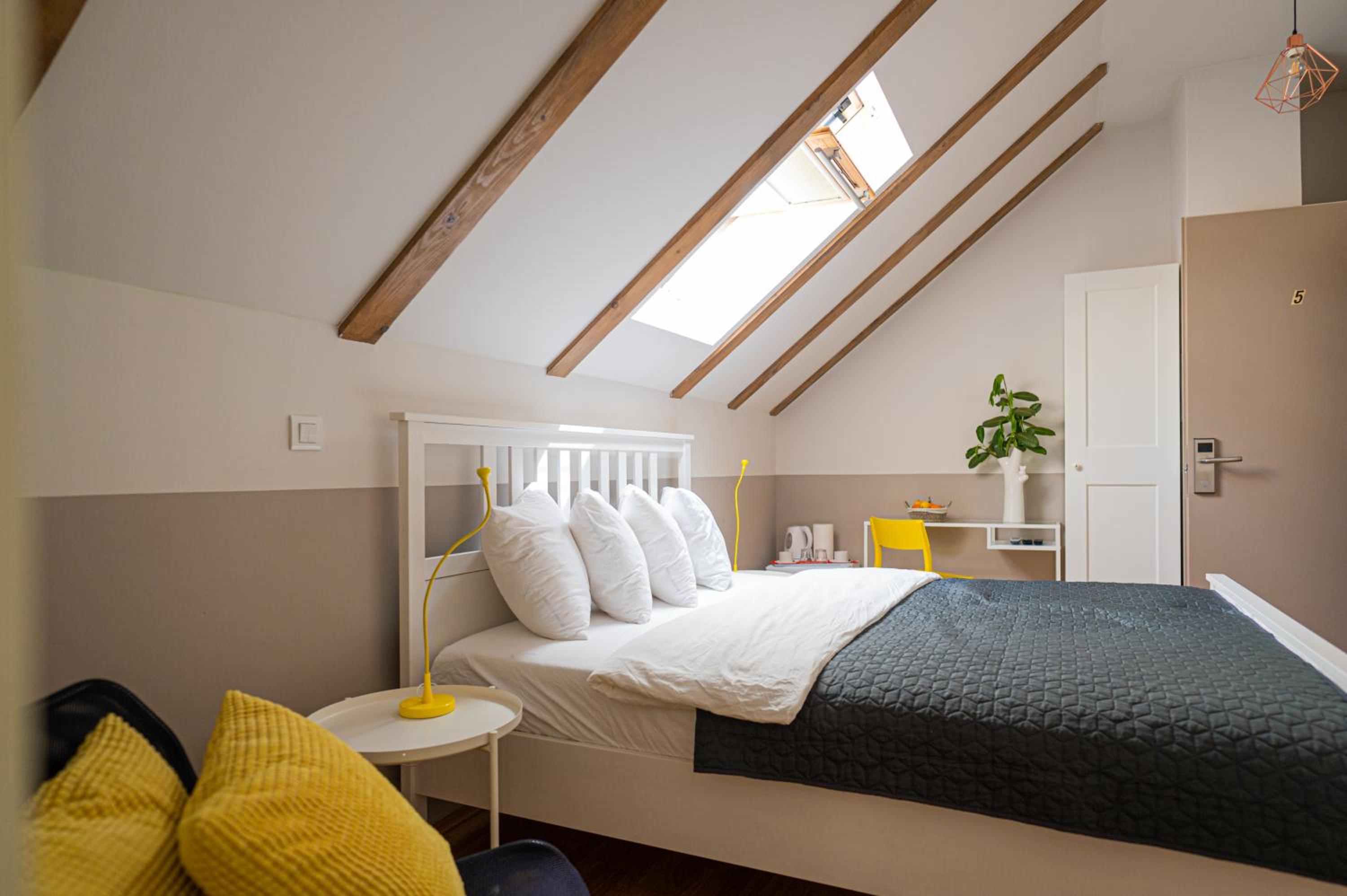 Double Room - Photo 7