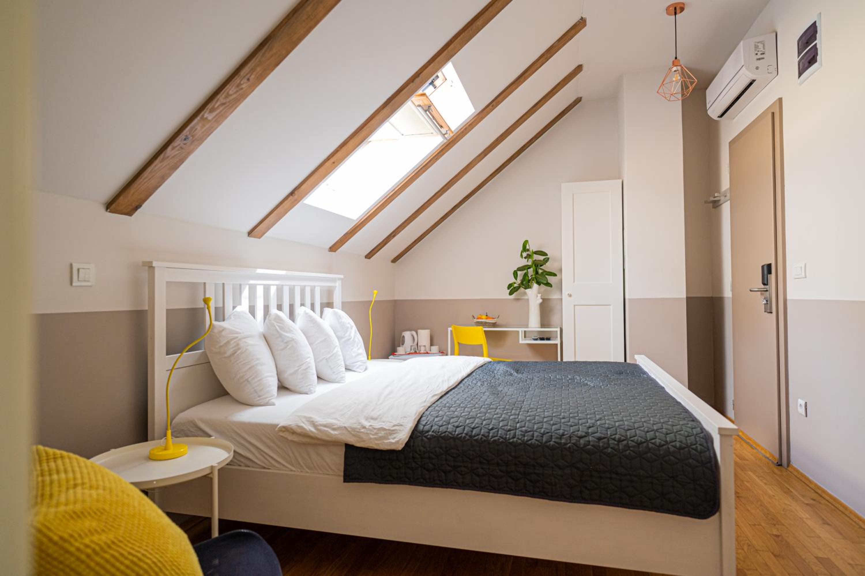 Double Room - Photo 1