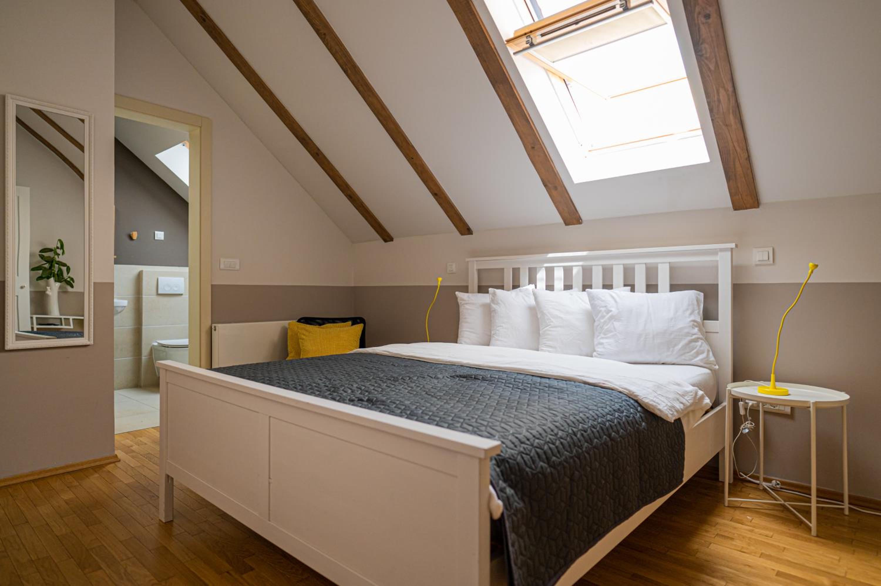 Double Room - Photo 2